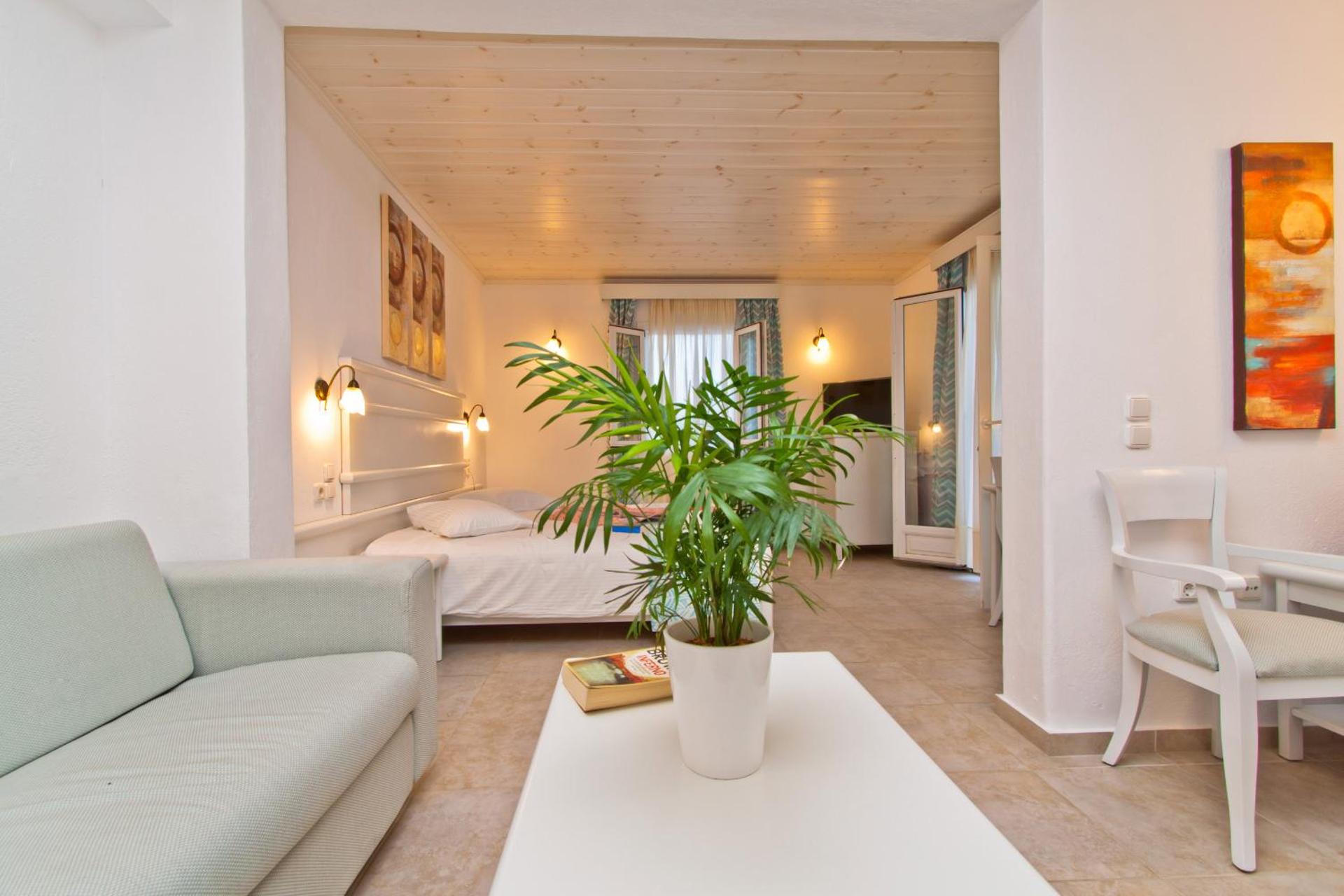 Yiannaki Hotel - Photo 12