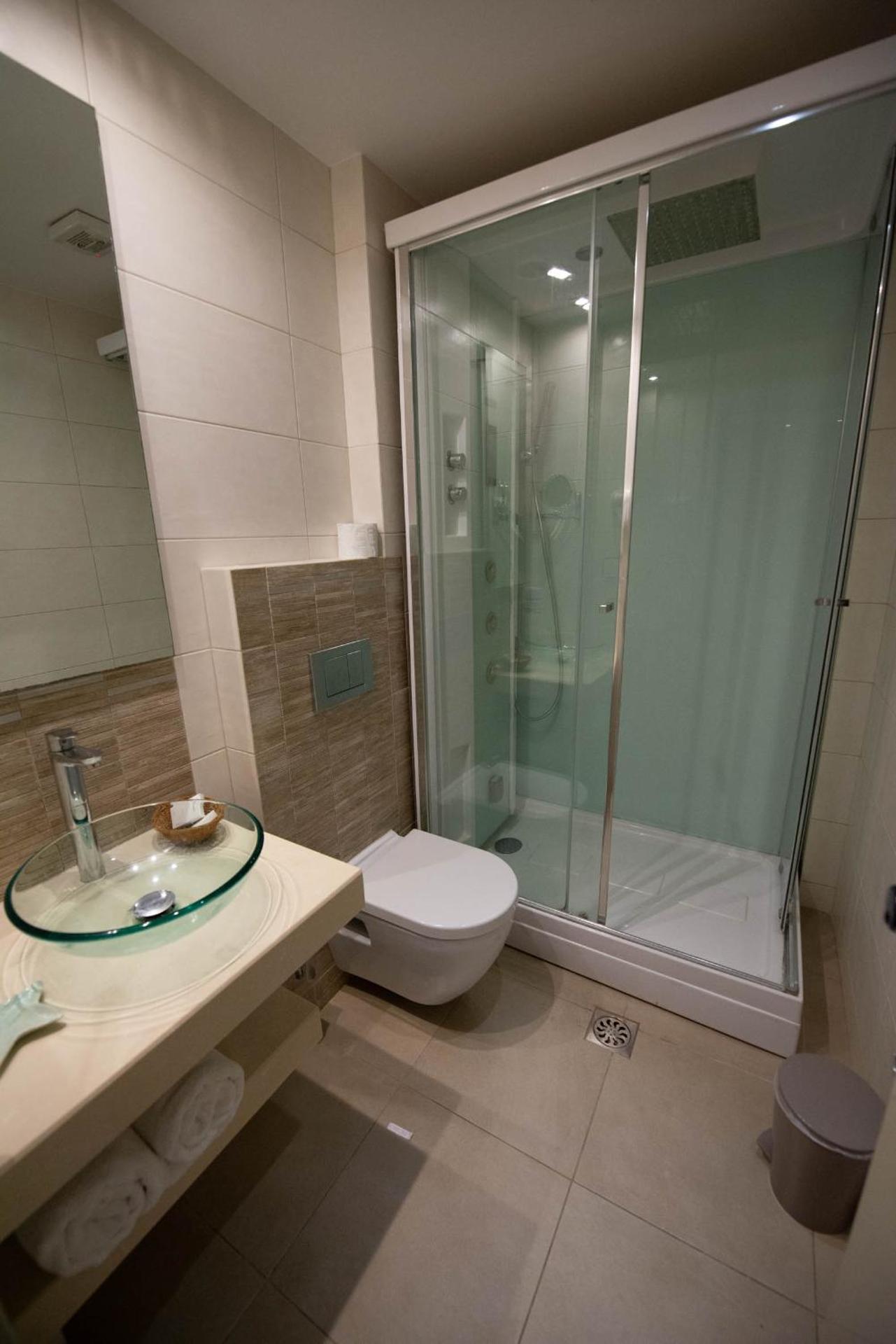 Saga Hotel - Photo 34