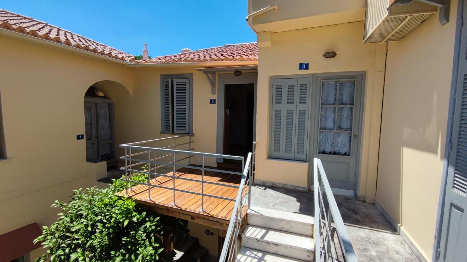 A Painter's House in Plaka - Photo 27