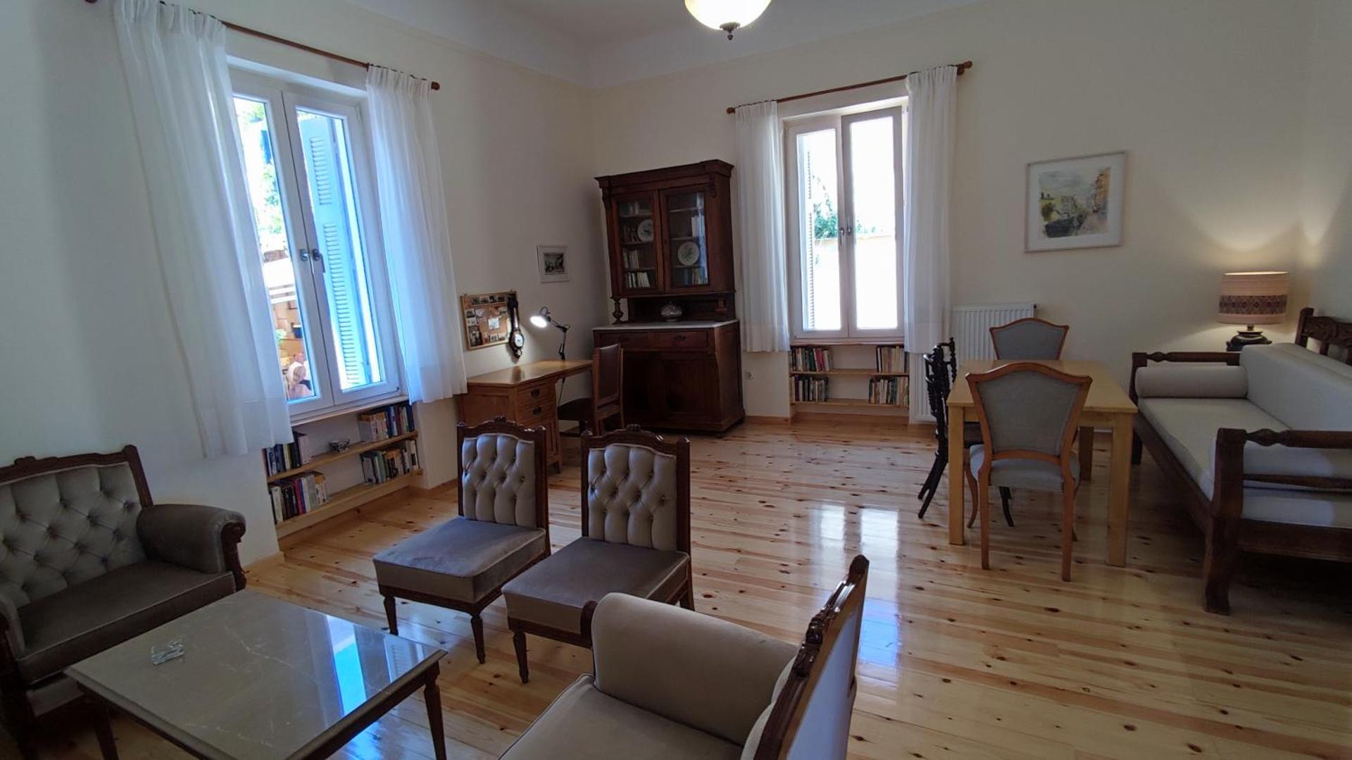 A Painter's House in Plaka - Photo 13