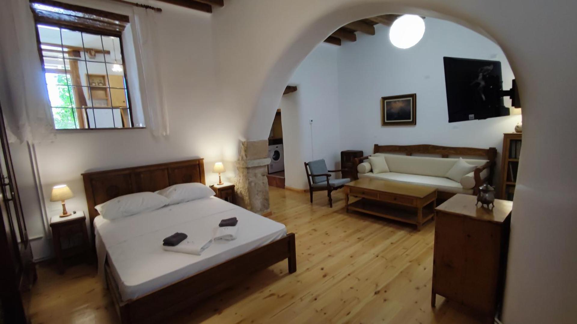 A Painter's House in Plaka - Photo 12