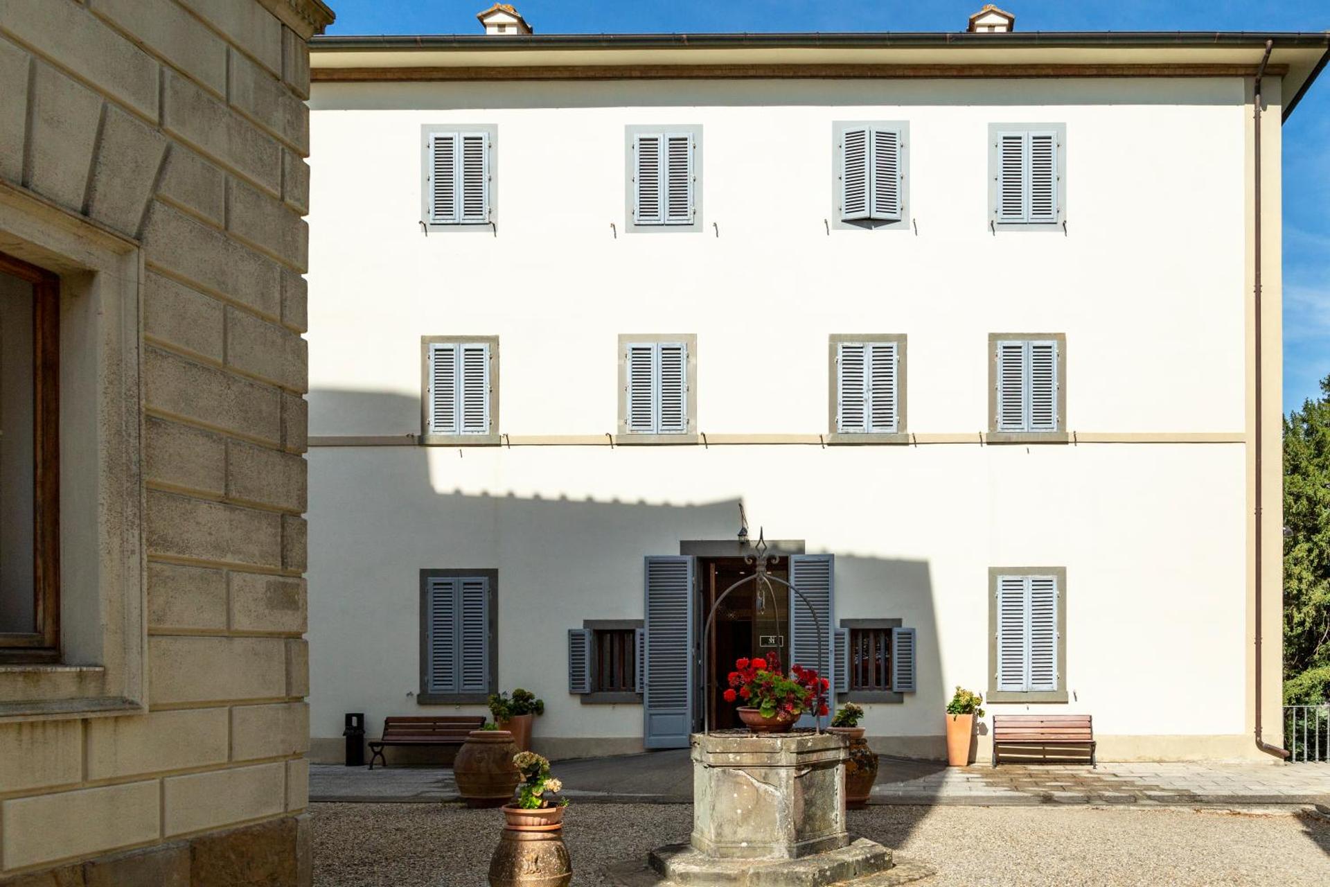 Villa Montarioso - Photo 2