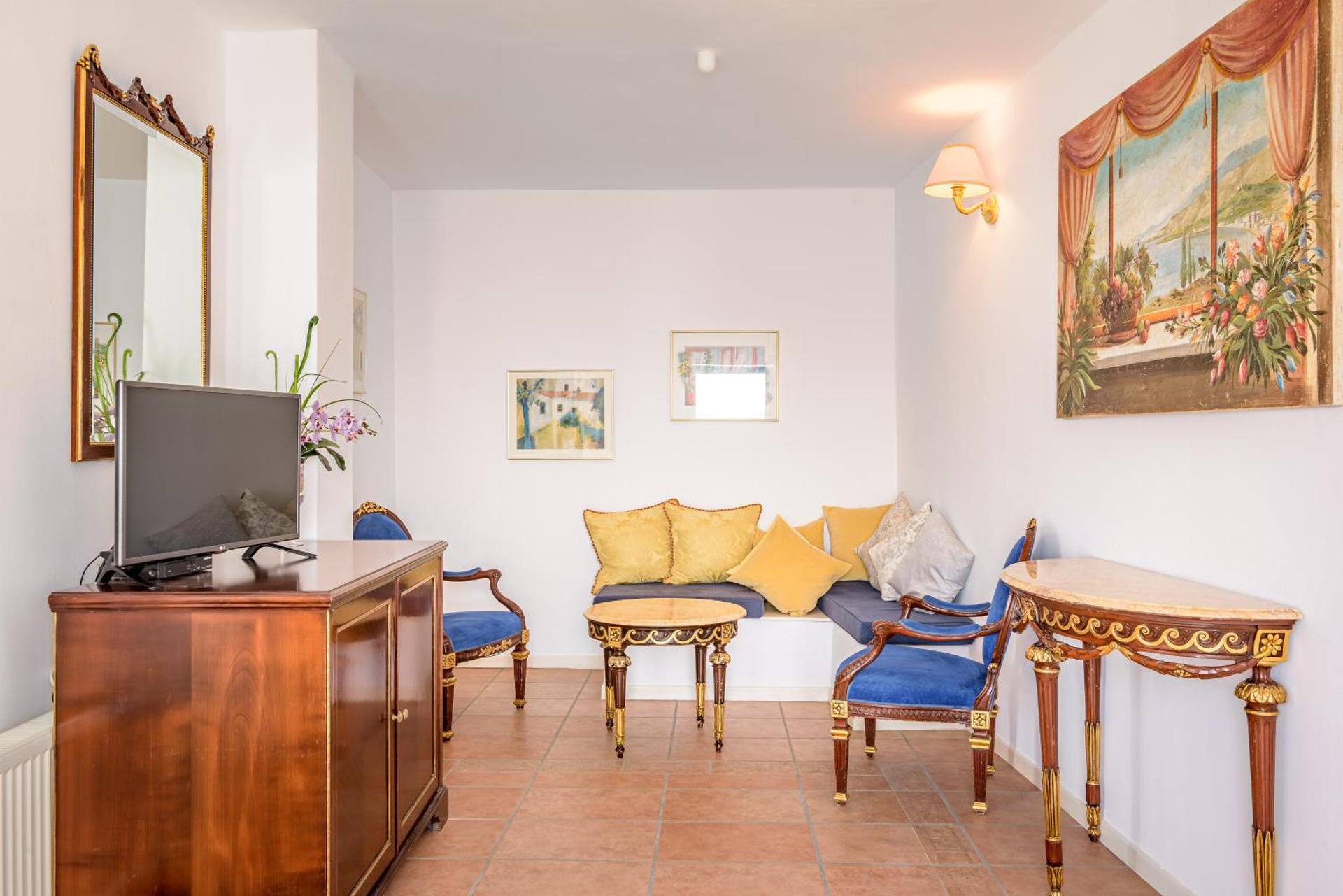 Golden Grey Goose - Photo 25