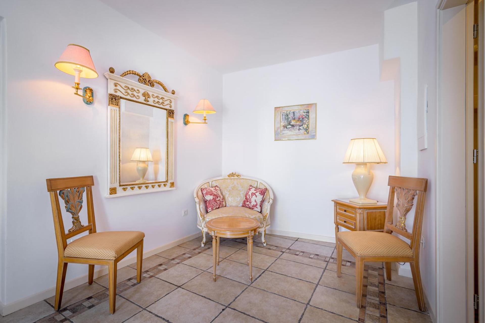 Golden Grey Goose - Photo 18