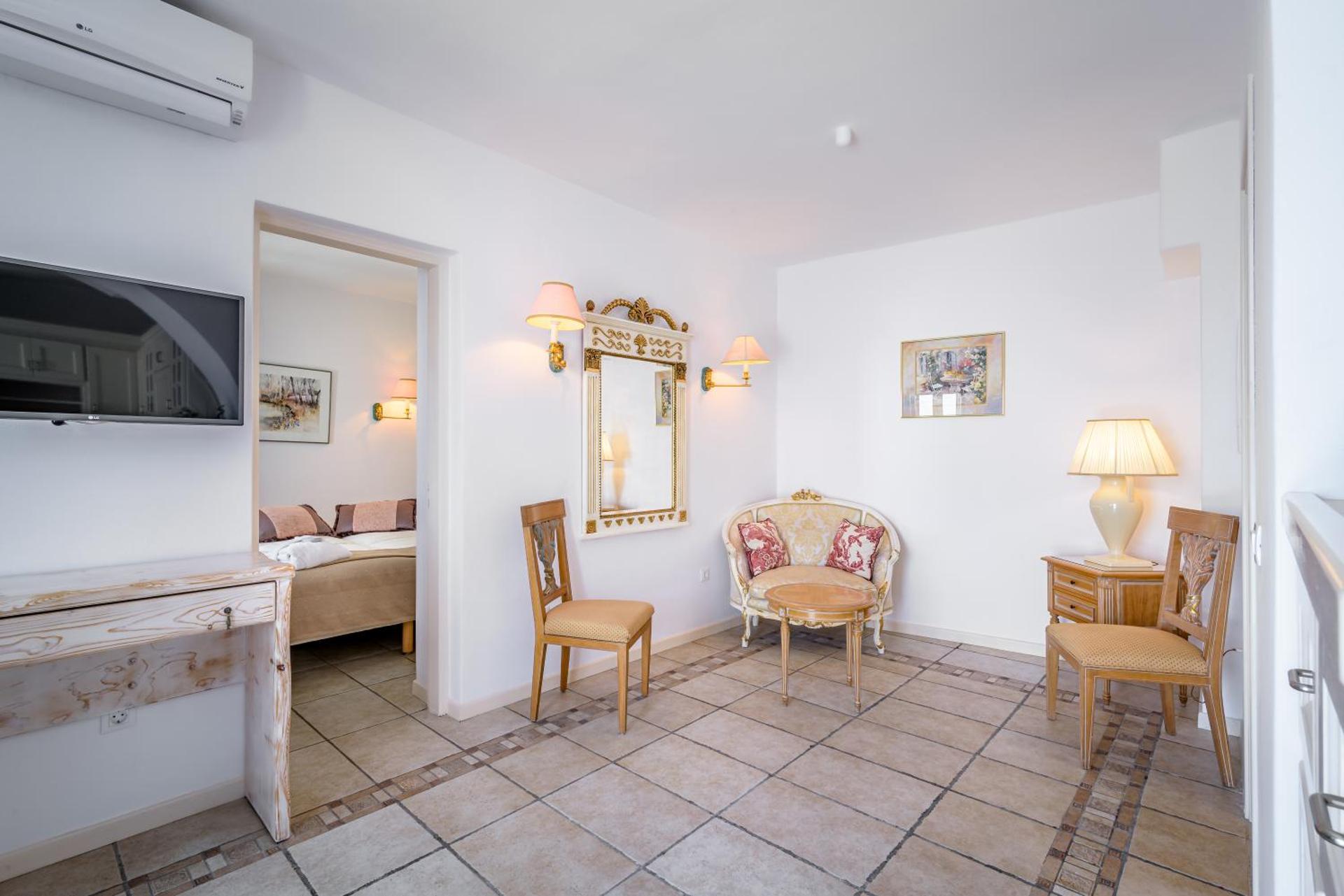 Golden Grey Goose - Photo 38