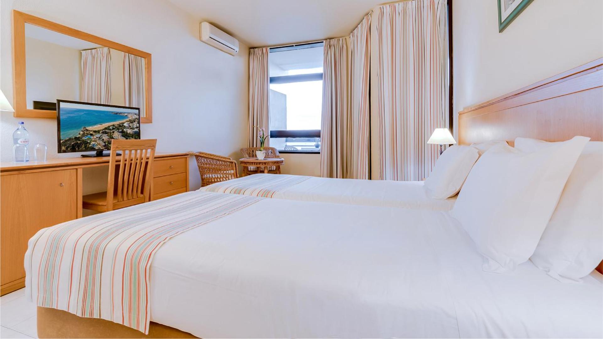 Auramar Beach Resort - Photo 2
