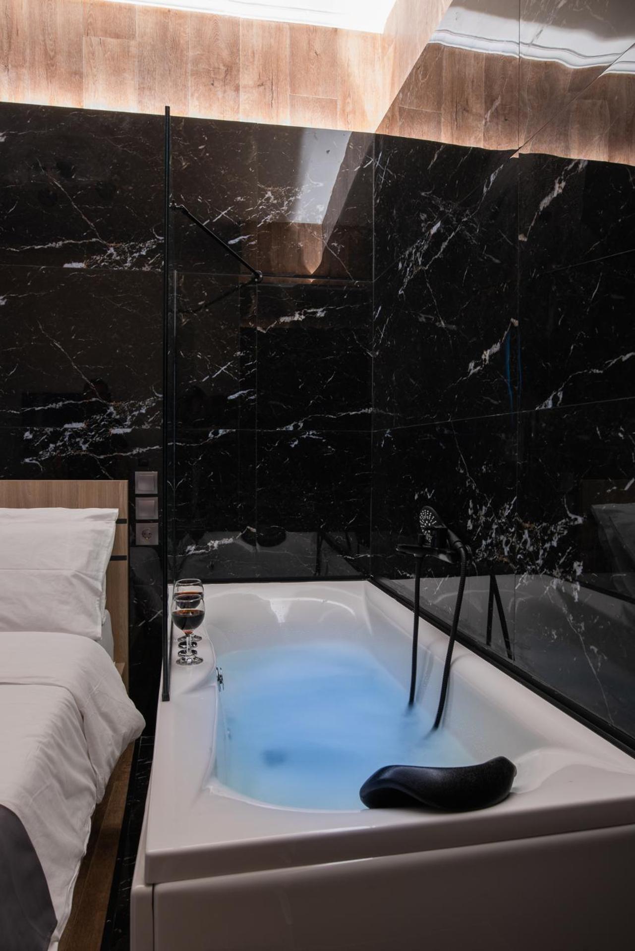 Luxury Suite with Spa Bath