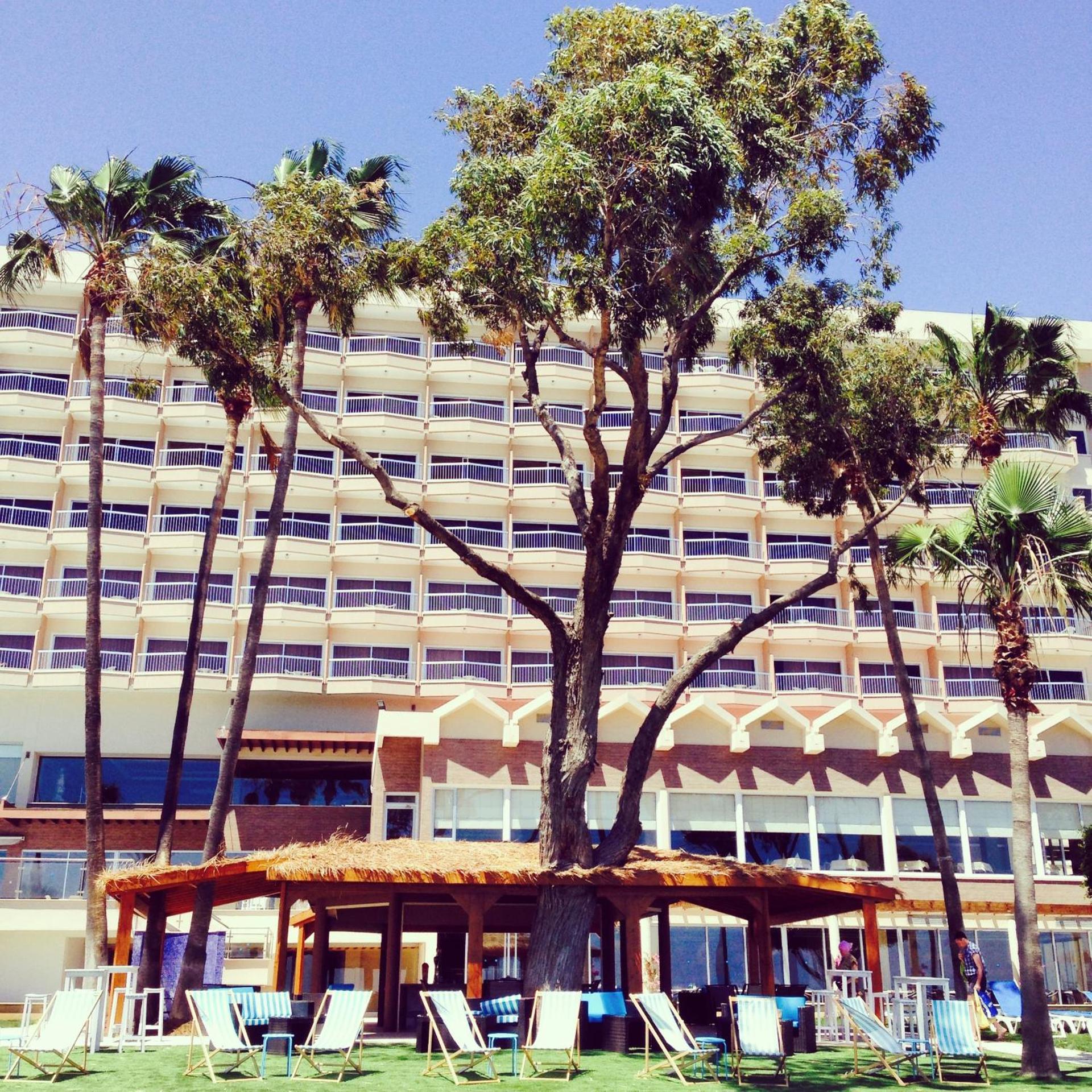 Poseidonia Beach Hotel - Photo 31