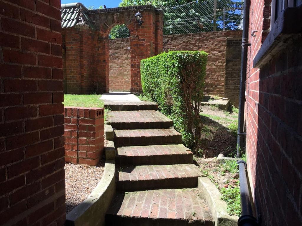 Marble Apartments Effra Court - Photo 13