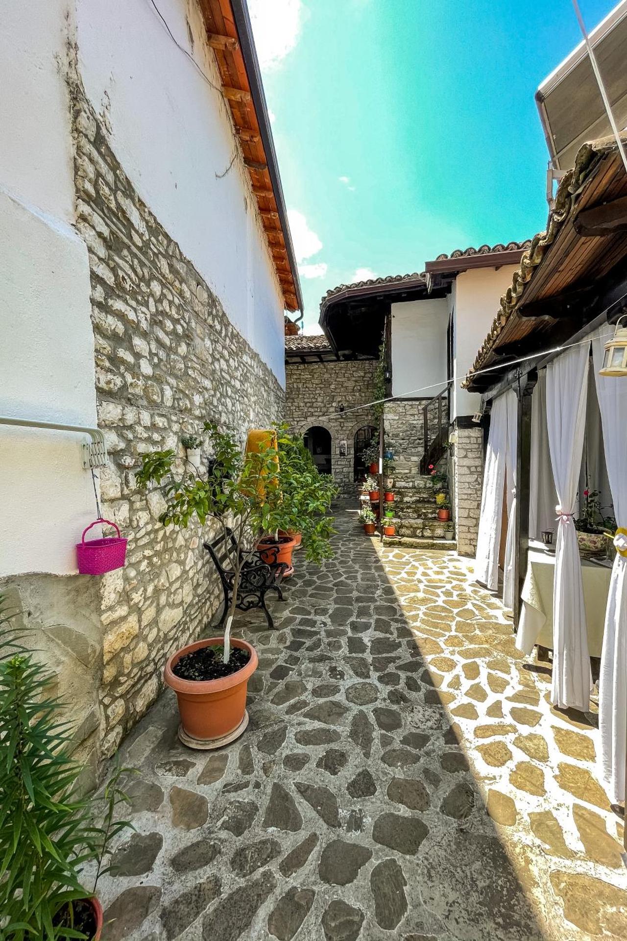 Bujtina Kodiket Guesthouse - Photo 34