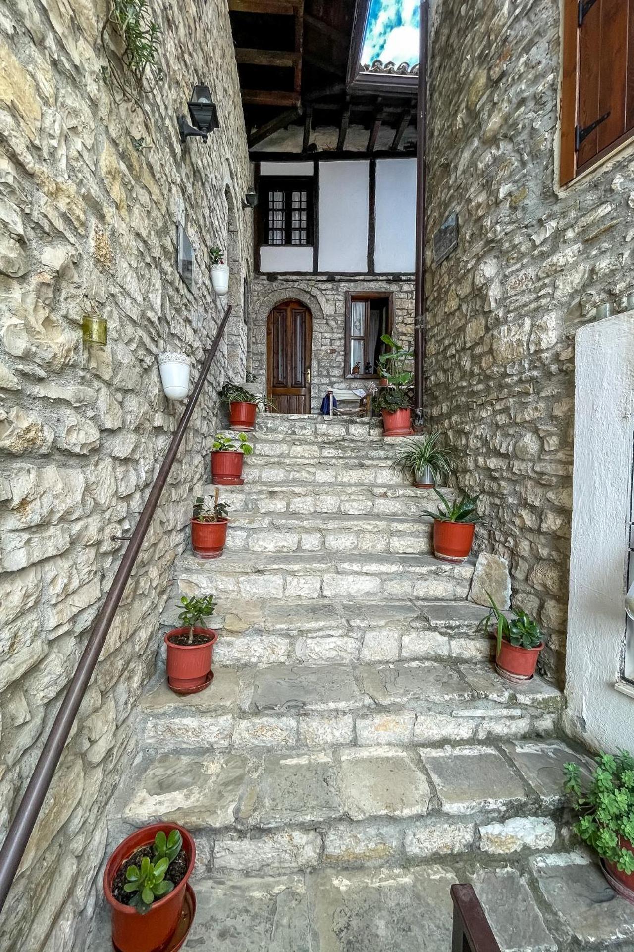 Bujtina Kodiket Guesthouse - Photo 9