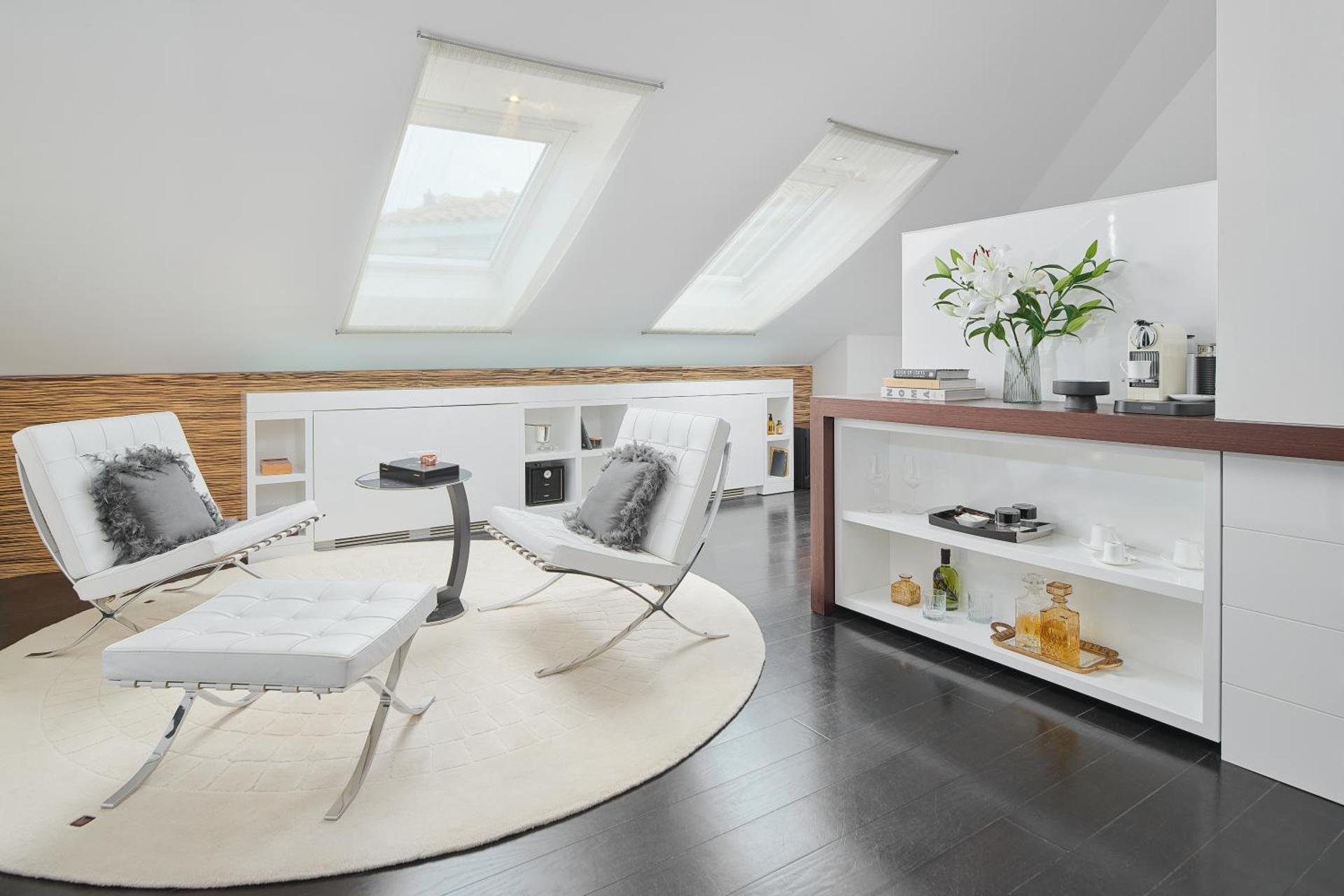 Marmont Heritage Hotel - Photo 16