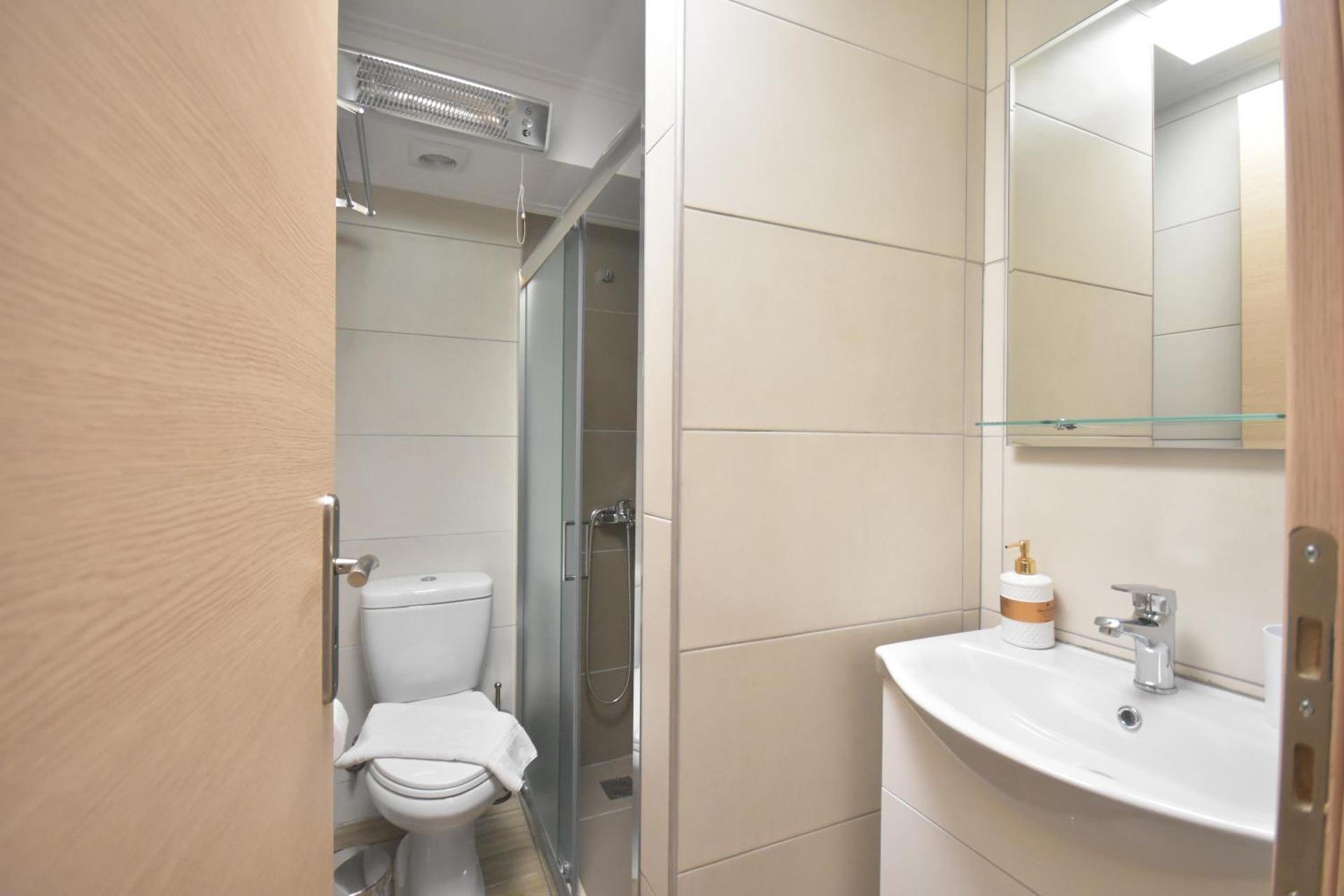 A&J Apartments or Rooms athens airport - Photo 40