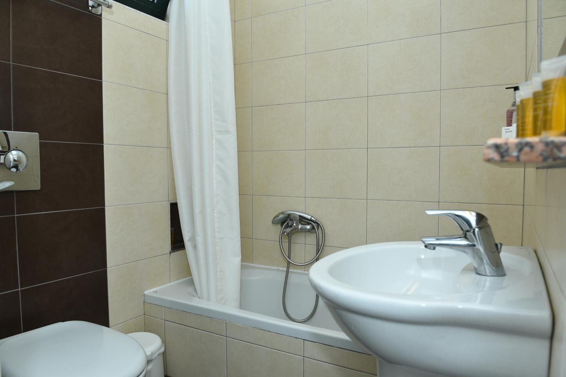 Phaistos Hotel - Photo 8