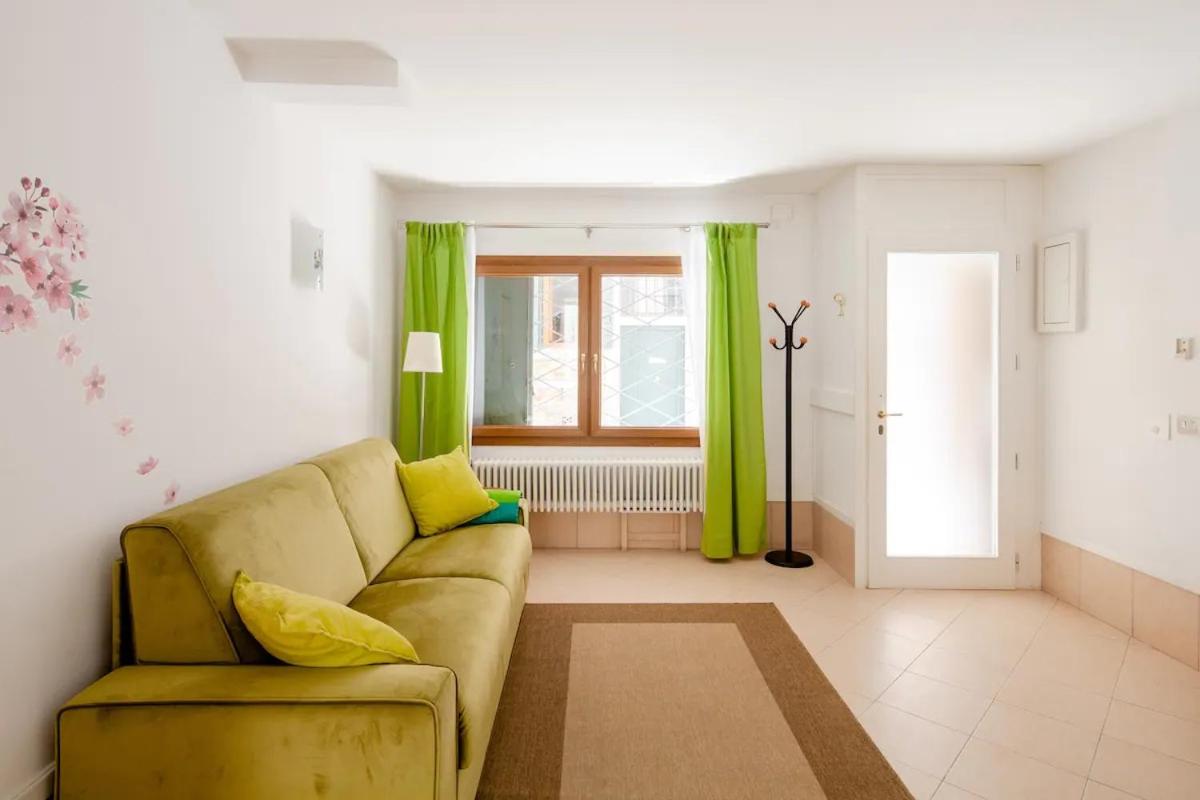 Apartment with Garden View