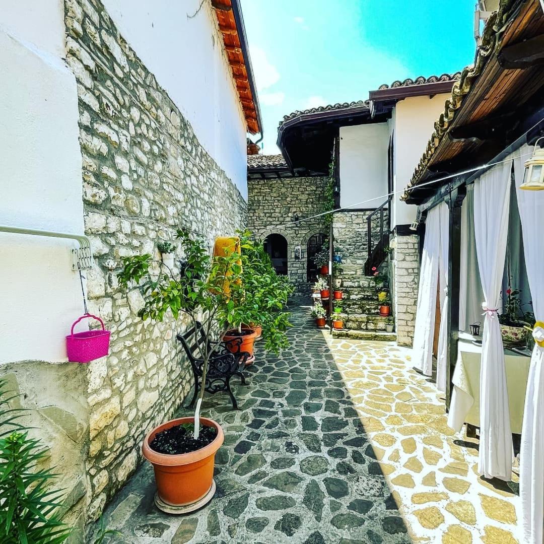 Bujtina Kodiket Guesthouse - Photo 19