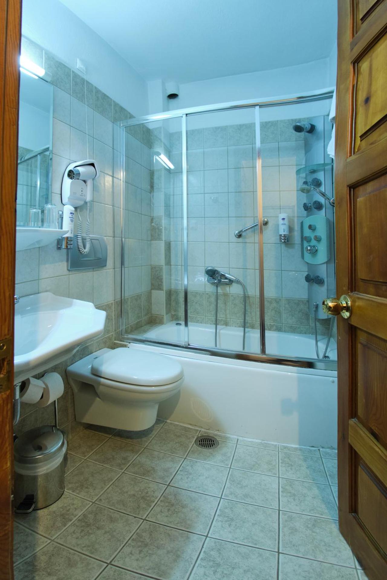 Hotel Victoria - Photo 4