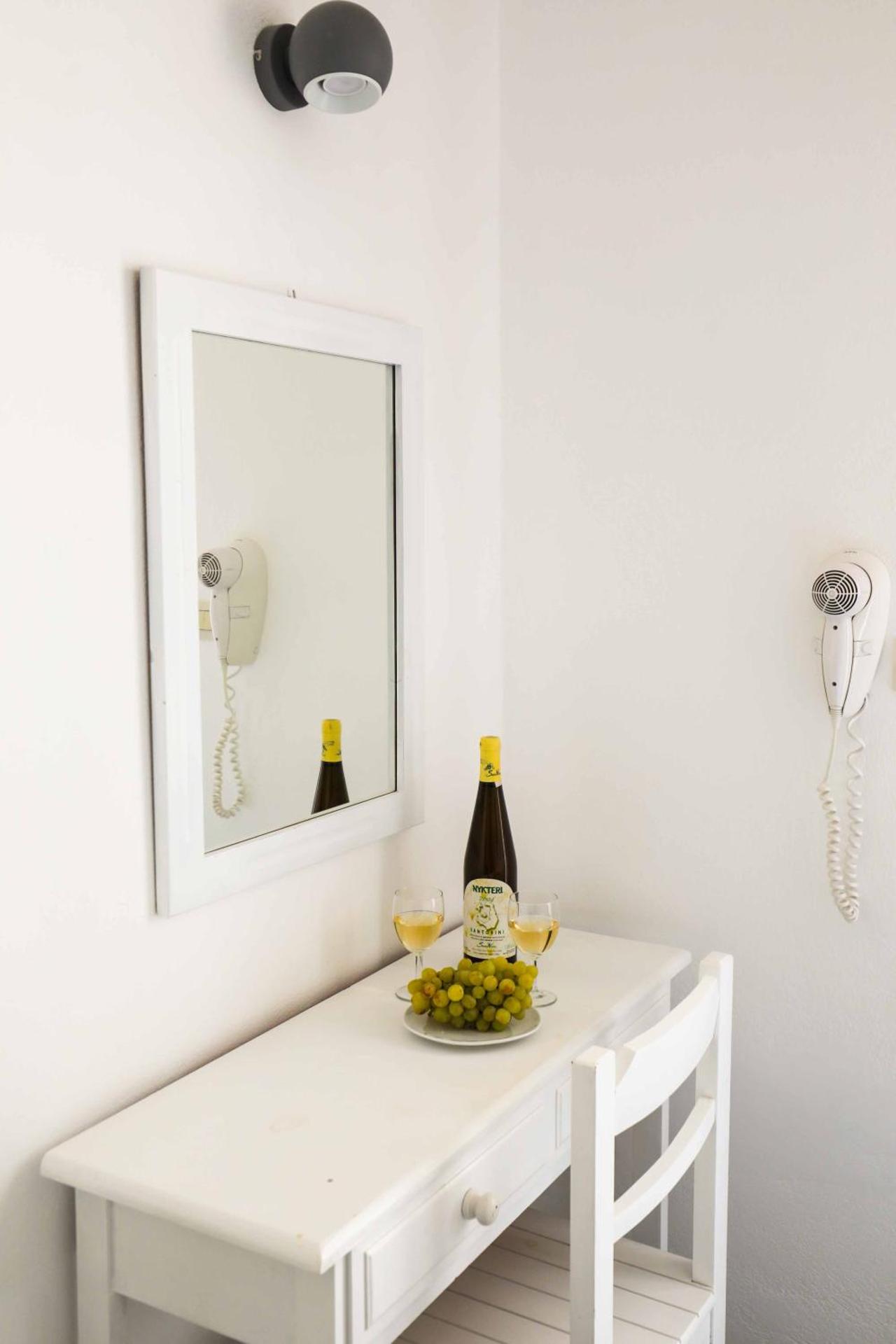 Finikas Santorini - Photo 120