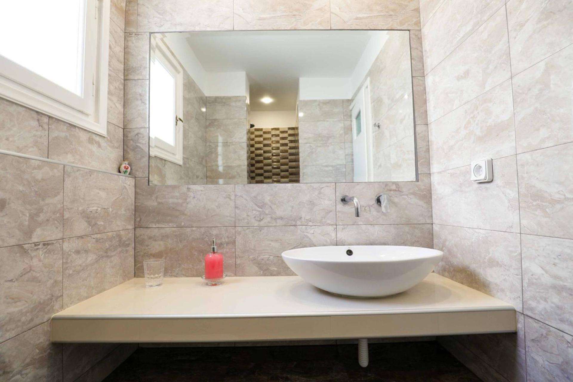 Finikas Santorini - Photo 18