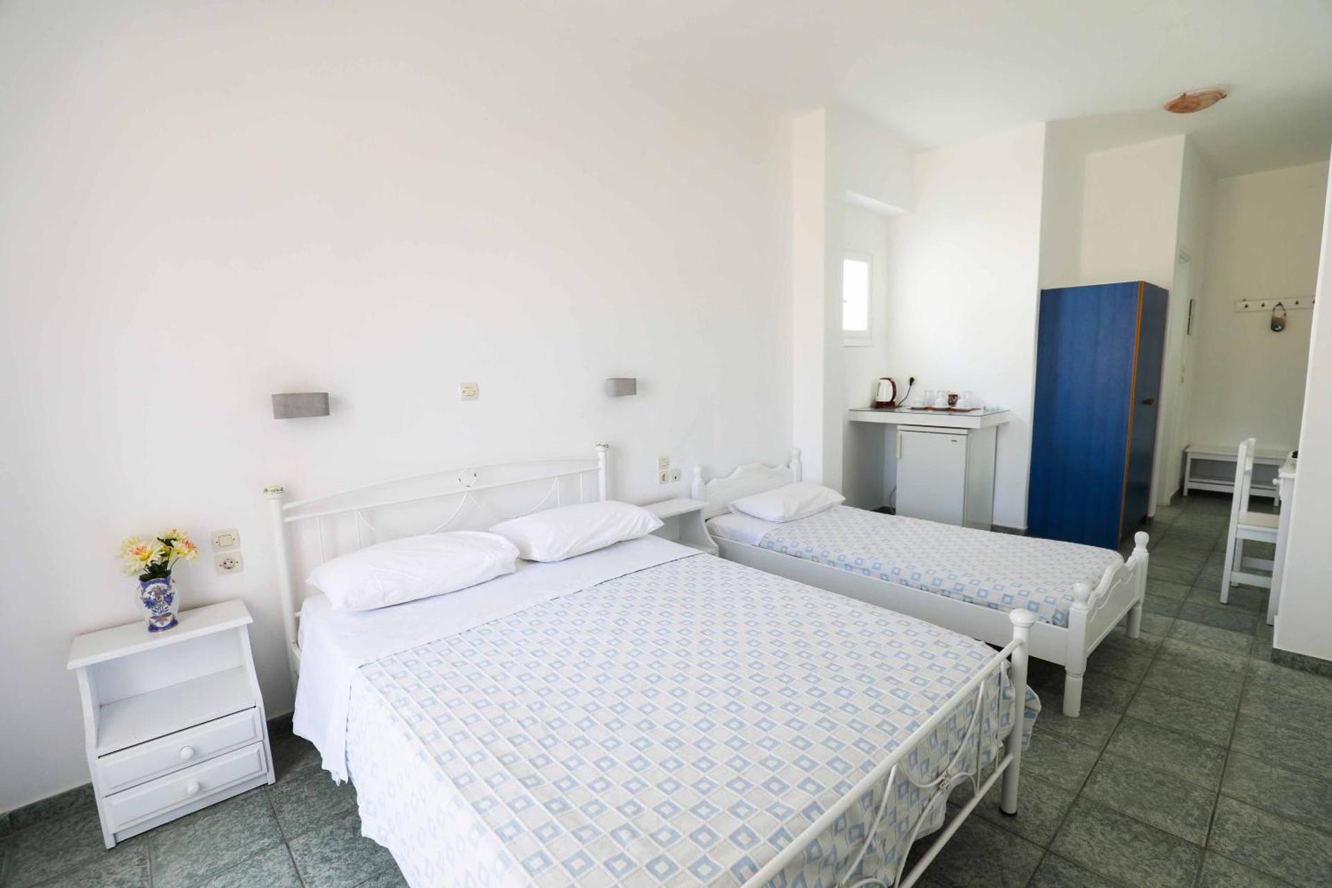 Finikas Santorini - Photo 16