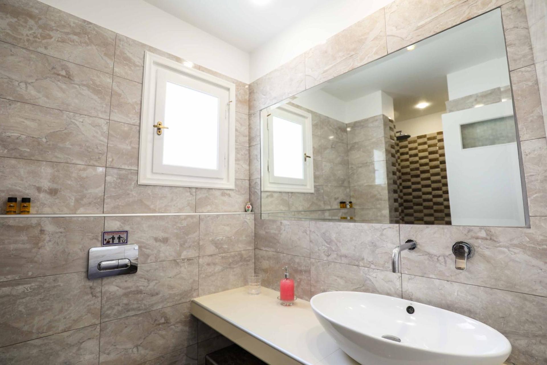 Finikas Santorini - Photo 49