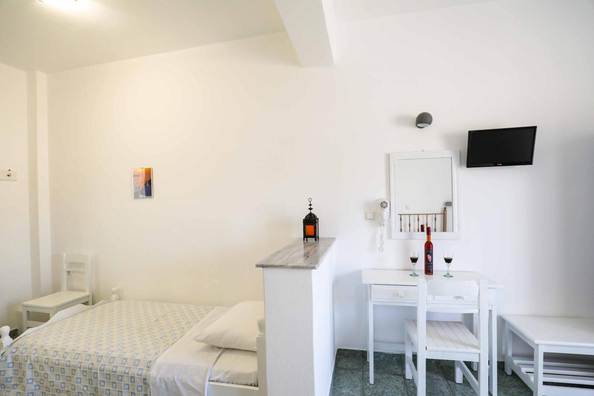 Finikas Santorini - Photo 5