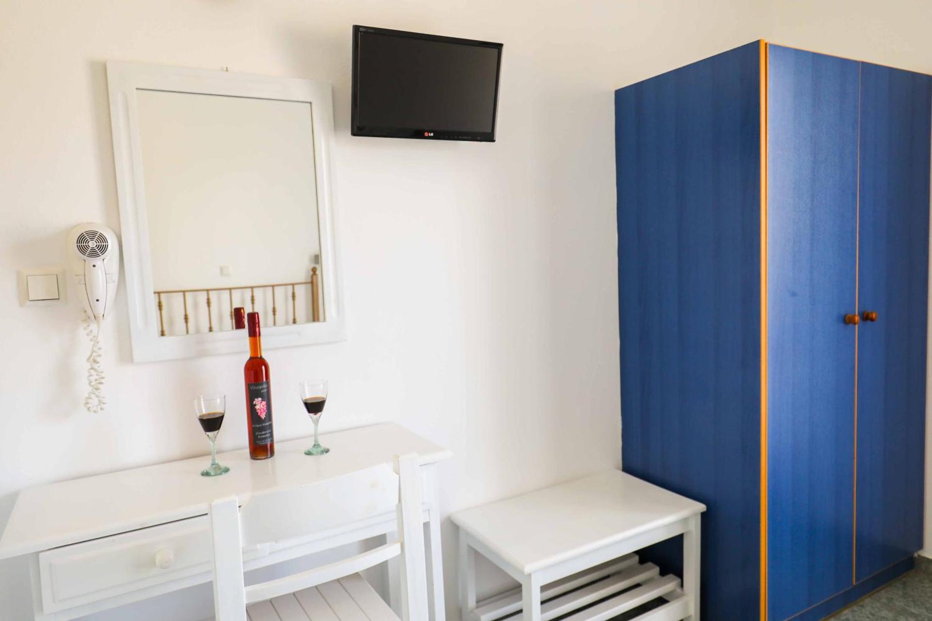 Finikas Santorini - Photo 57