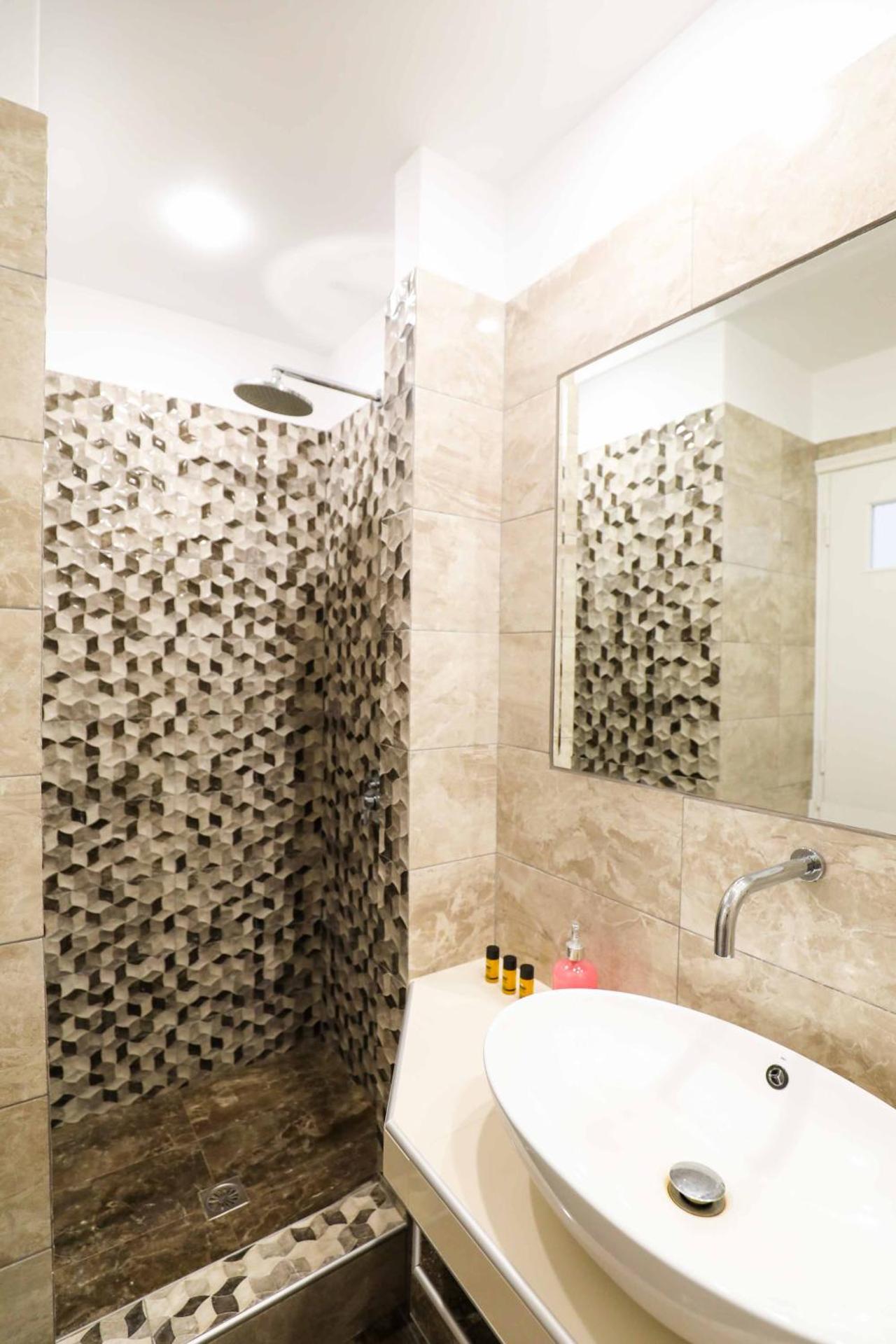 Finikas Santorini - Photo 3