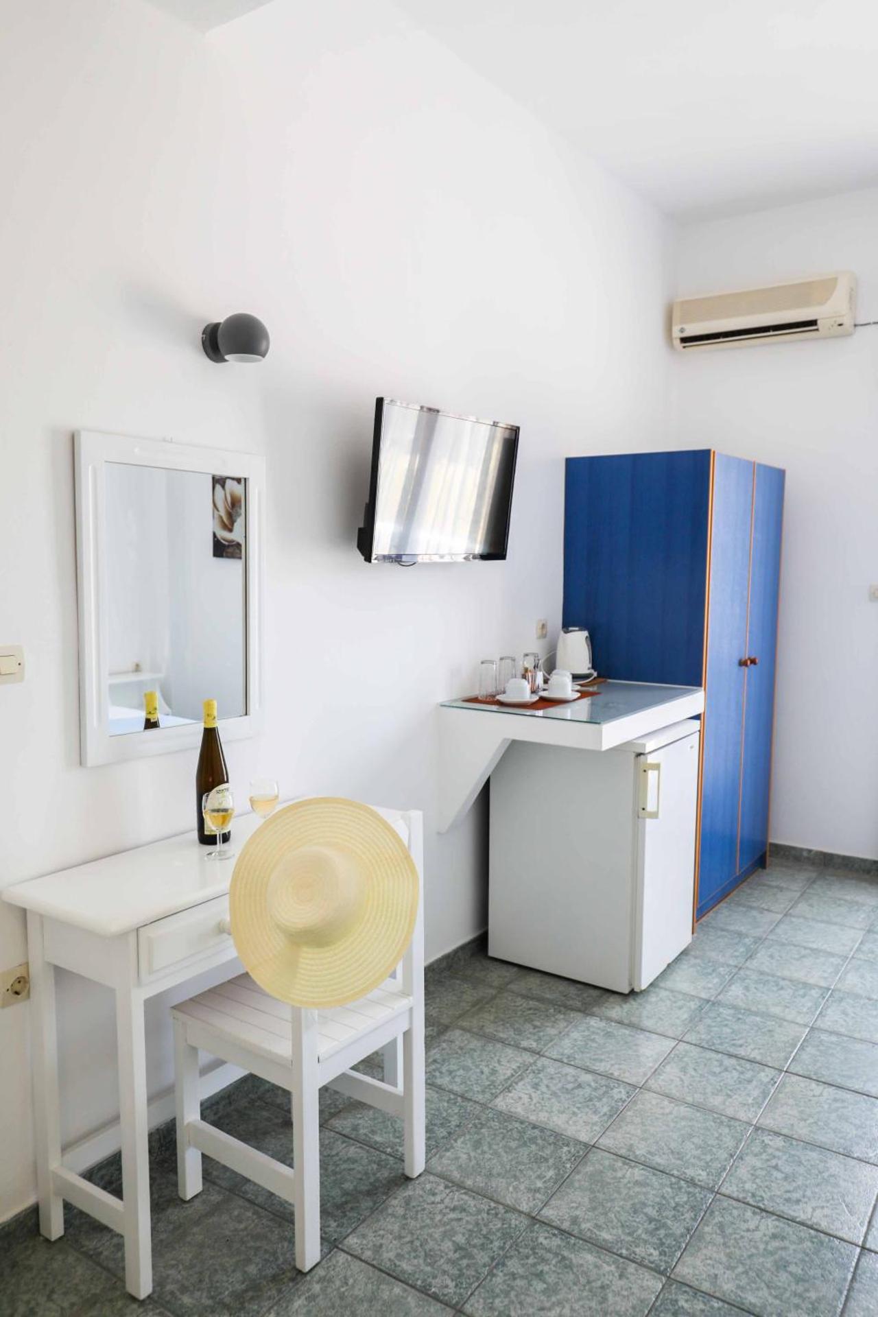 Finikas Santorini - Photo 100