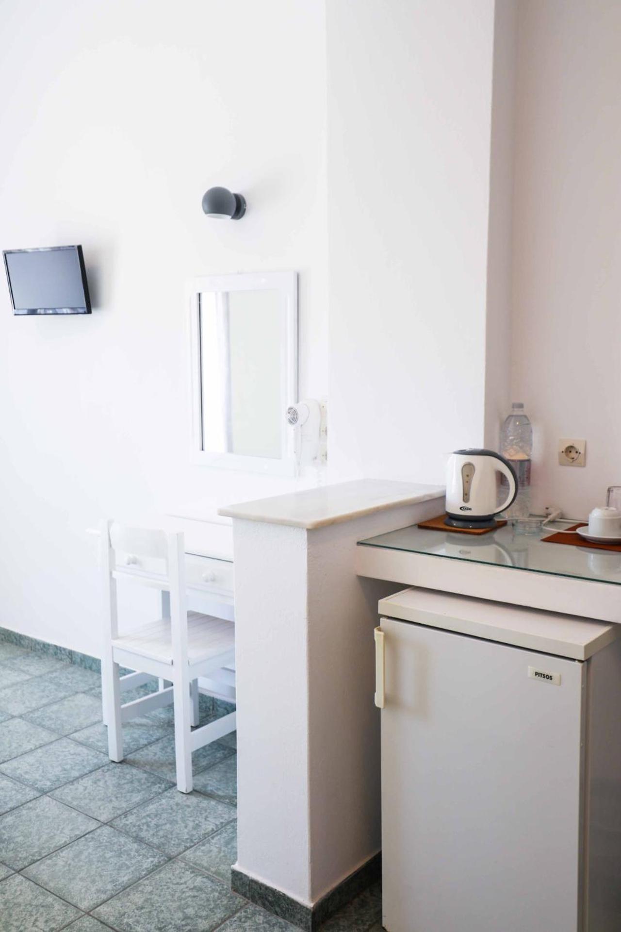 Finikas Santorini - Photo 62