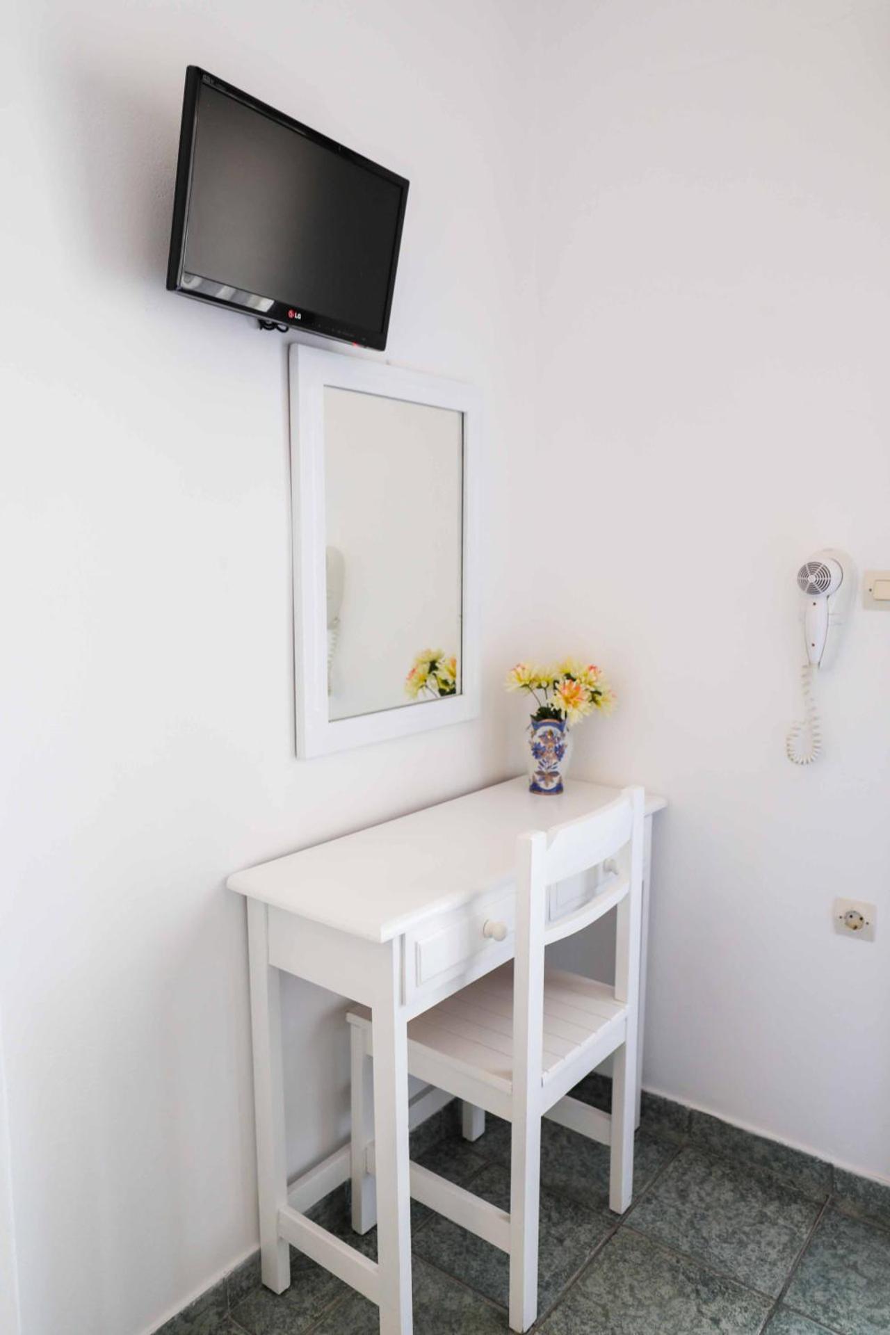 Finikas Santorini - Photo 135