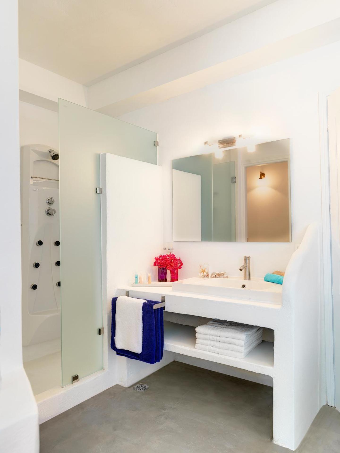 Aloni Hotel & Suites - Photo 32