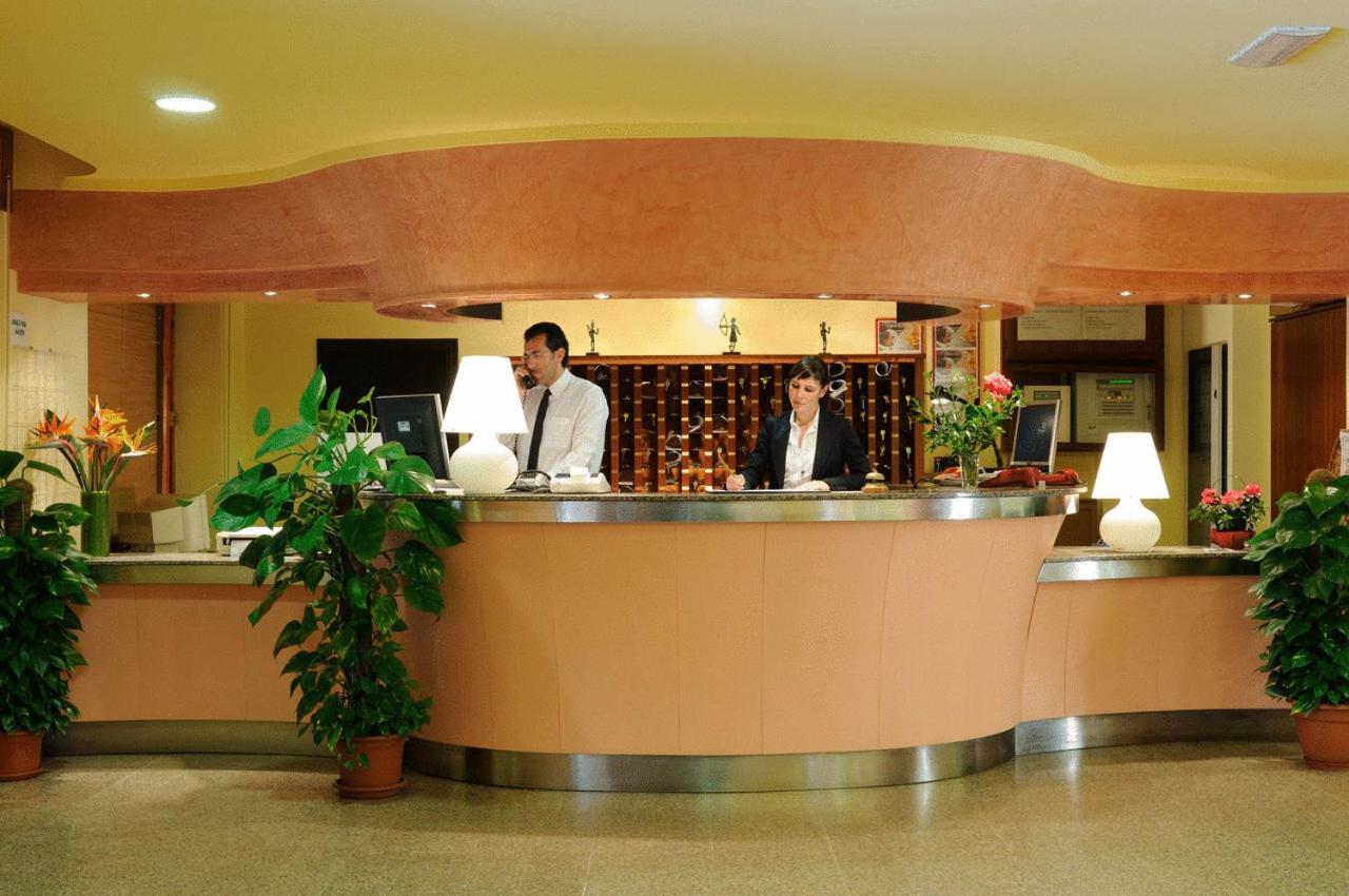 Hotel Oasis - Photo 97