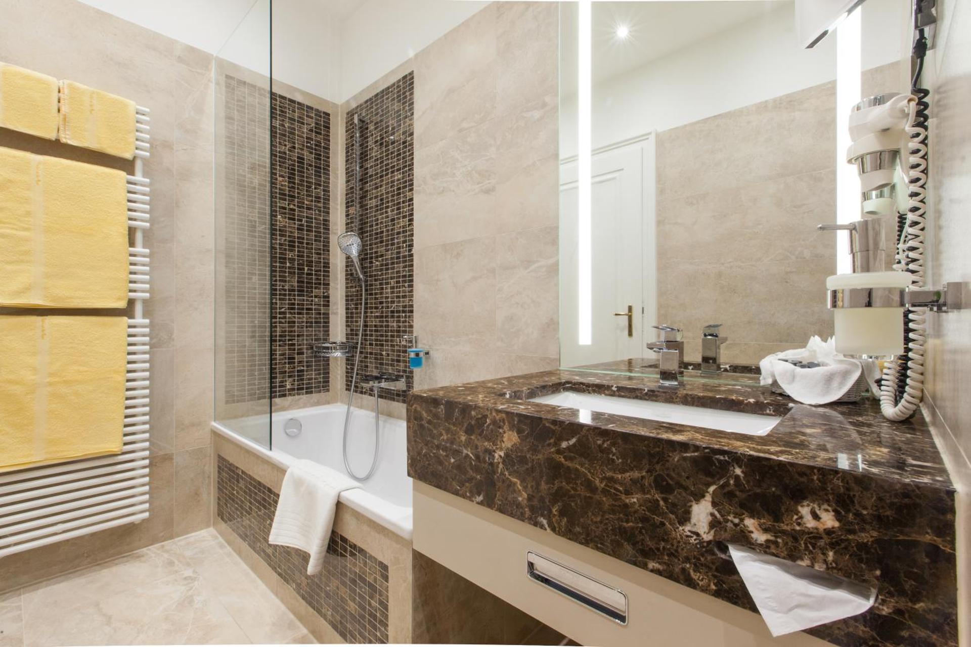 Hotel an der Oper - Photo 48