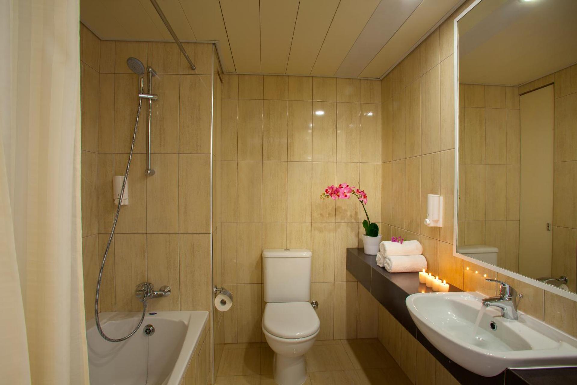 Queens Bay Hotel - Photo 59