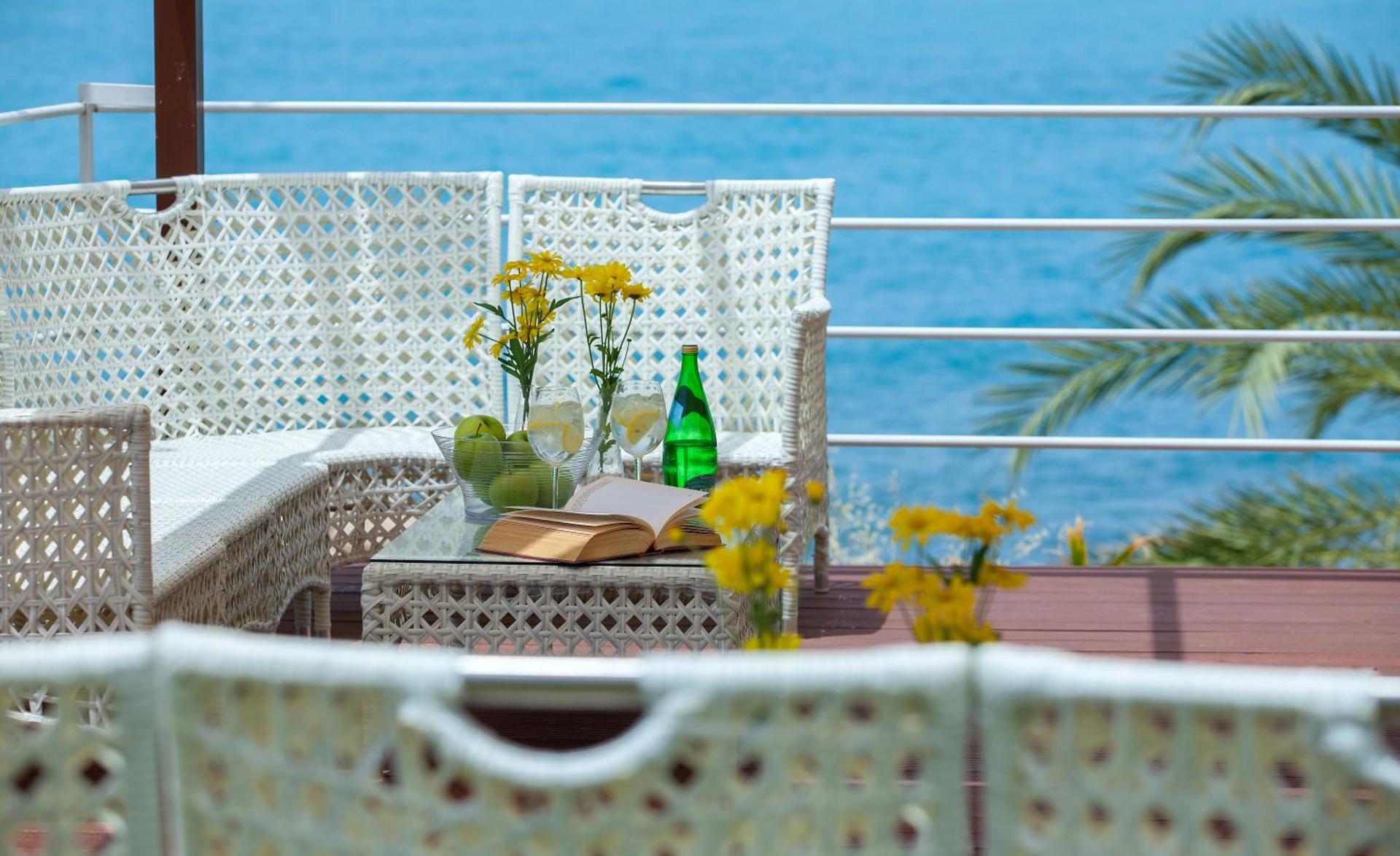 Queens Bay Hotel - Photo 38