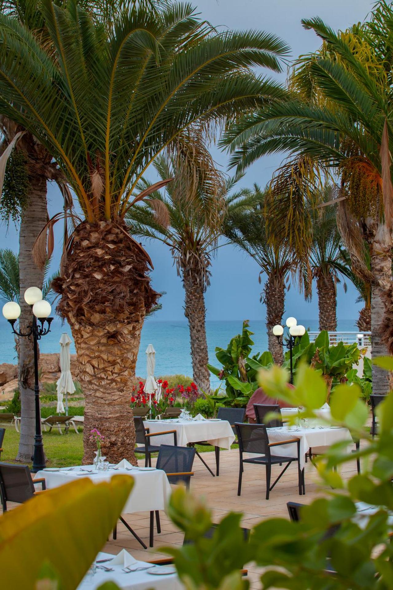 Queens Bay Hotel - Photo 31