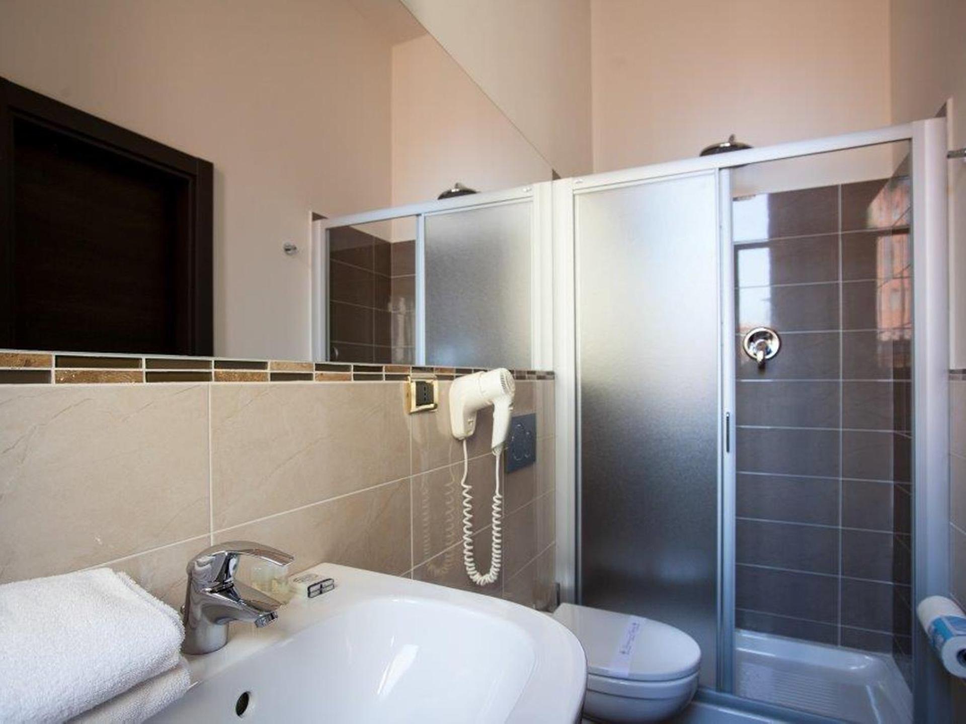 Hotel Astoria - Photo 12