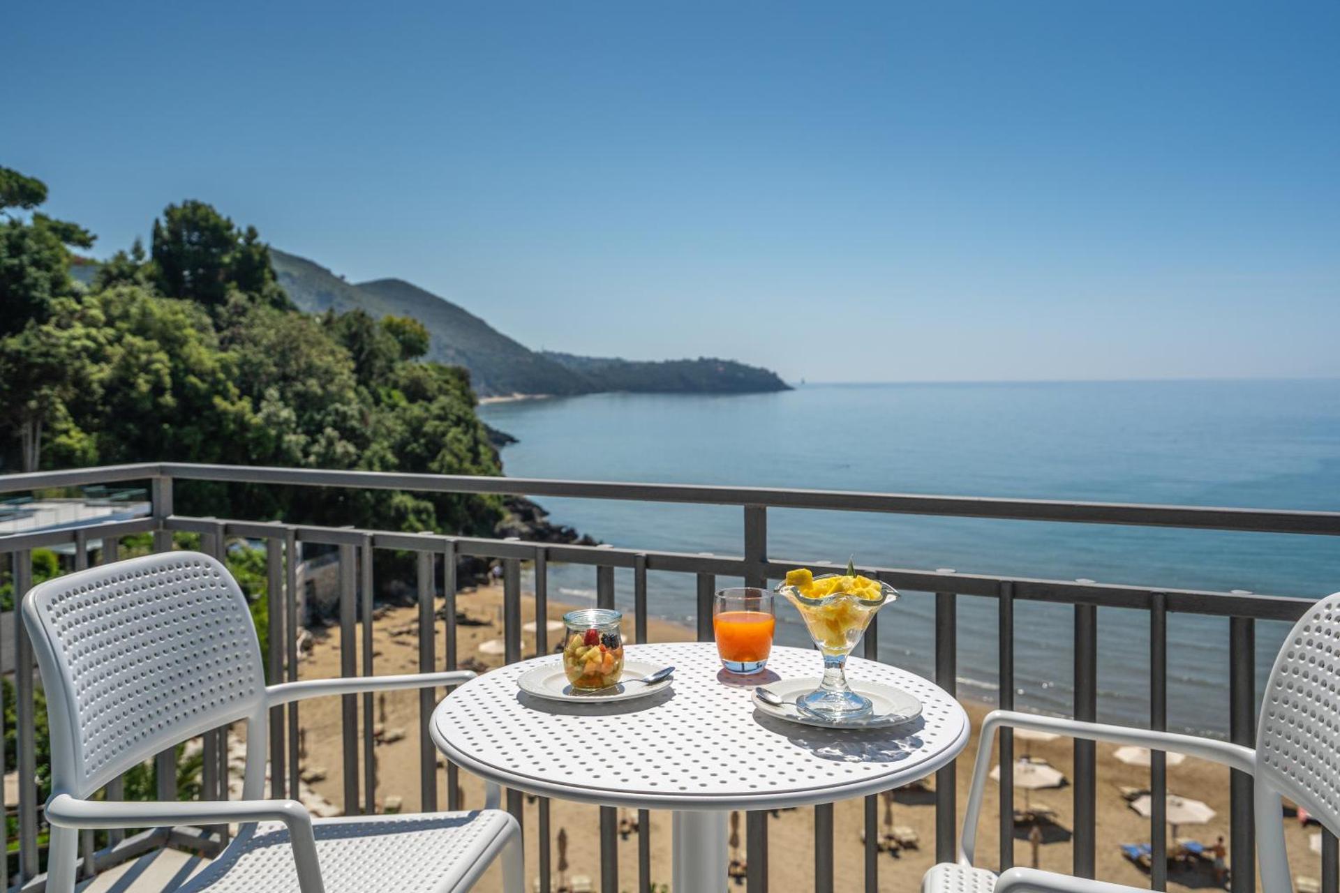 Summit Hotel - Photo 38