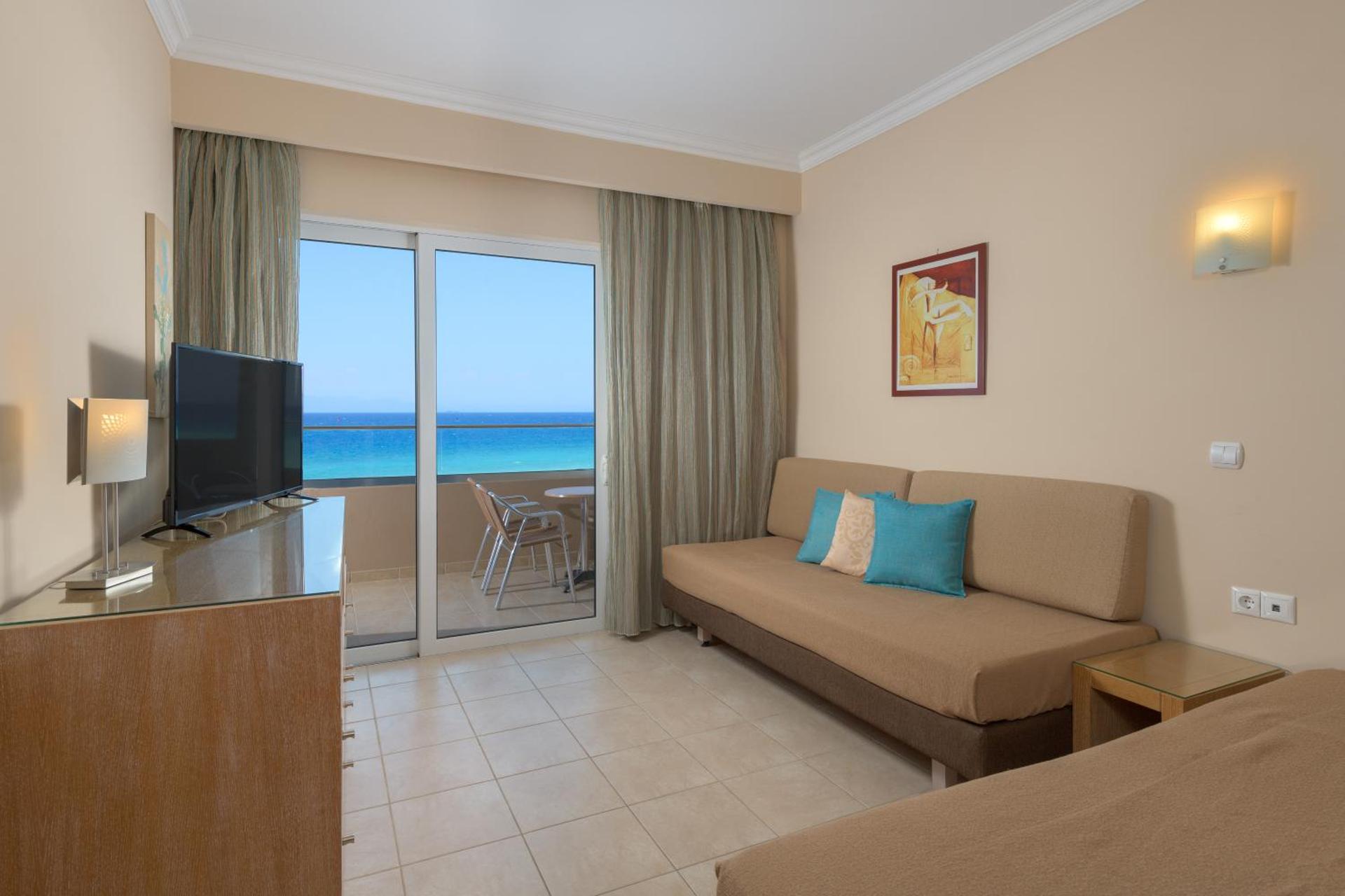 Deluxe Apartment (2-5 Adults) with Sea View - Photo 3