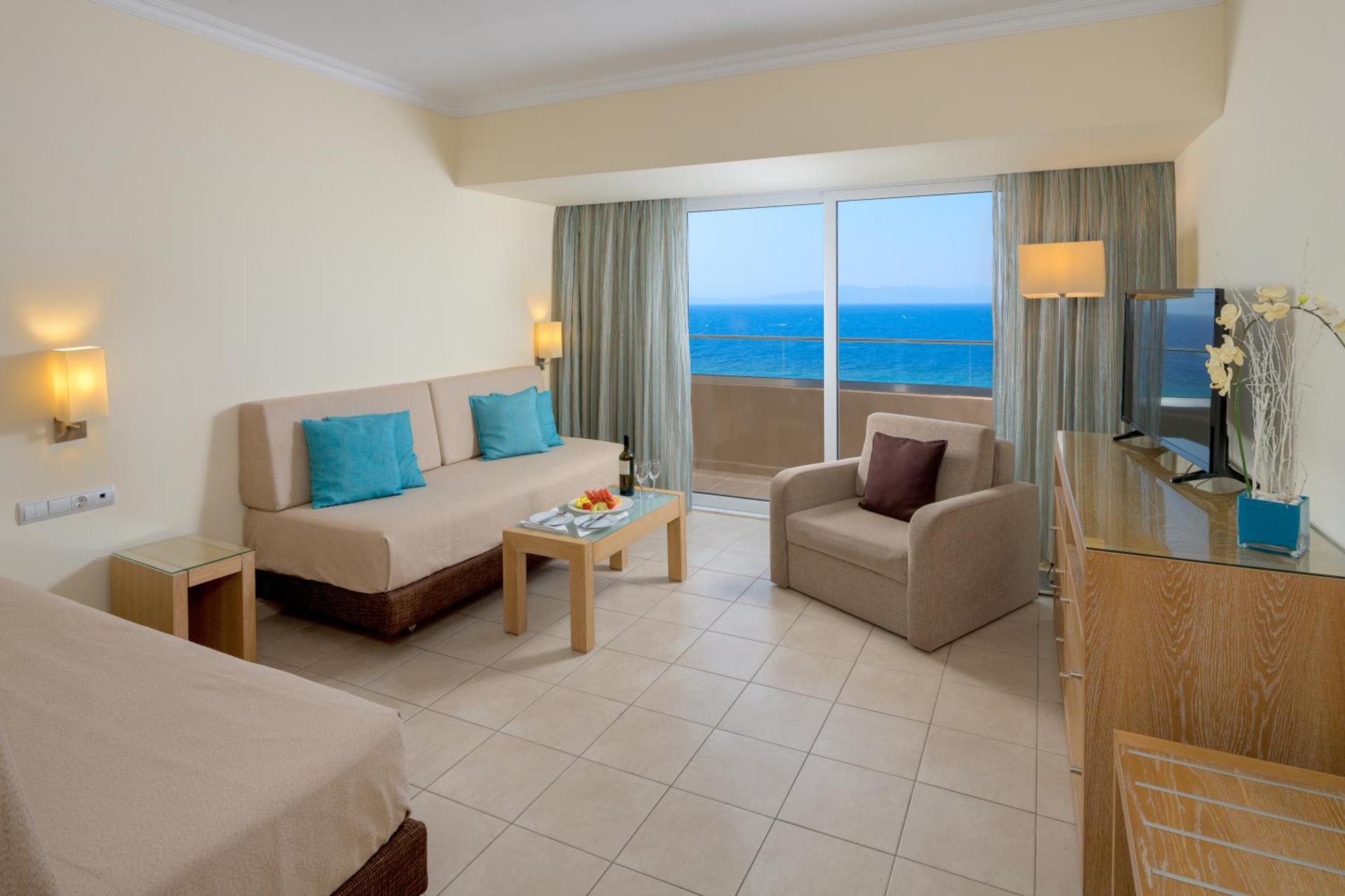 Deluxe Apartment (2-5 Adults) with Sea View - Photo 2