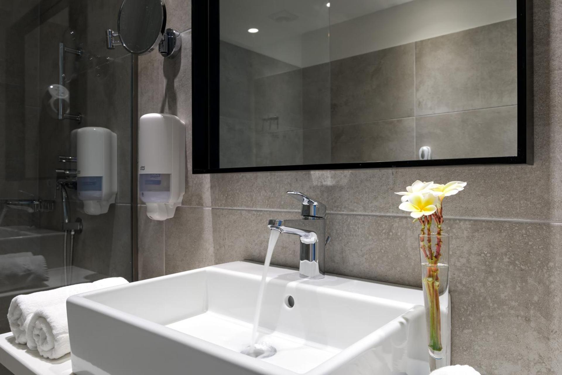 Premium Guestroom Sea Front - Photo 3