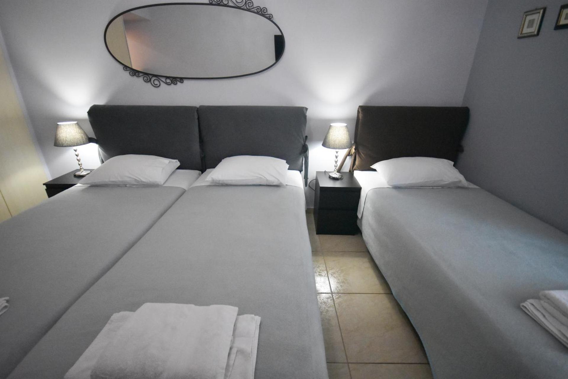 A&J Apartments or Rooms athens airport - Photo 2