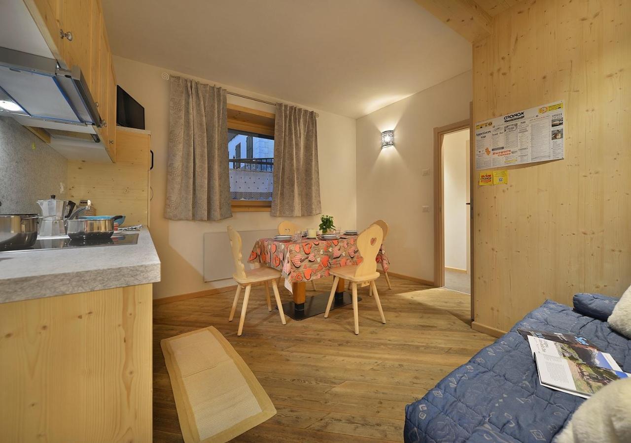 One-Bedroom Apartment - Photo 2