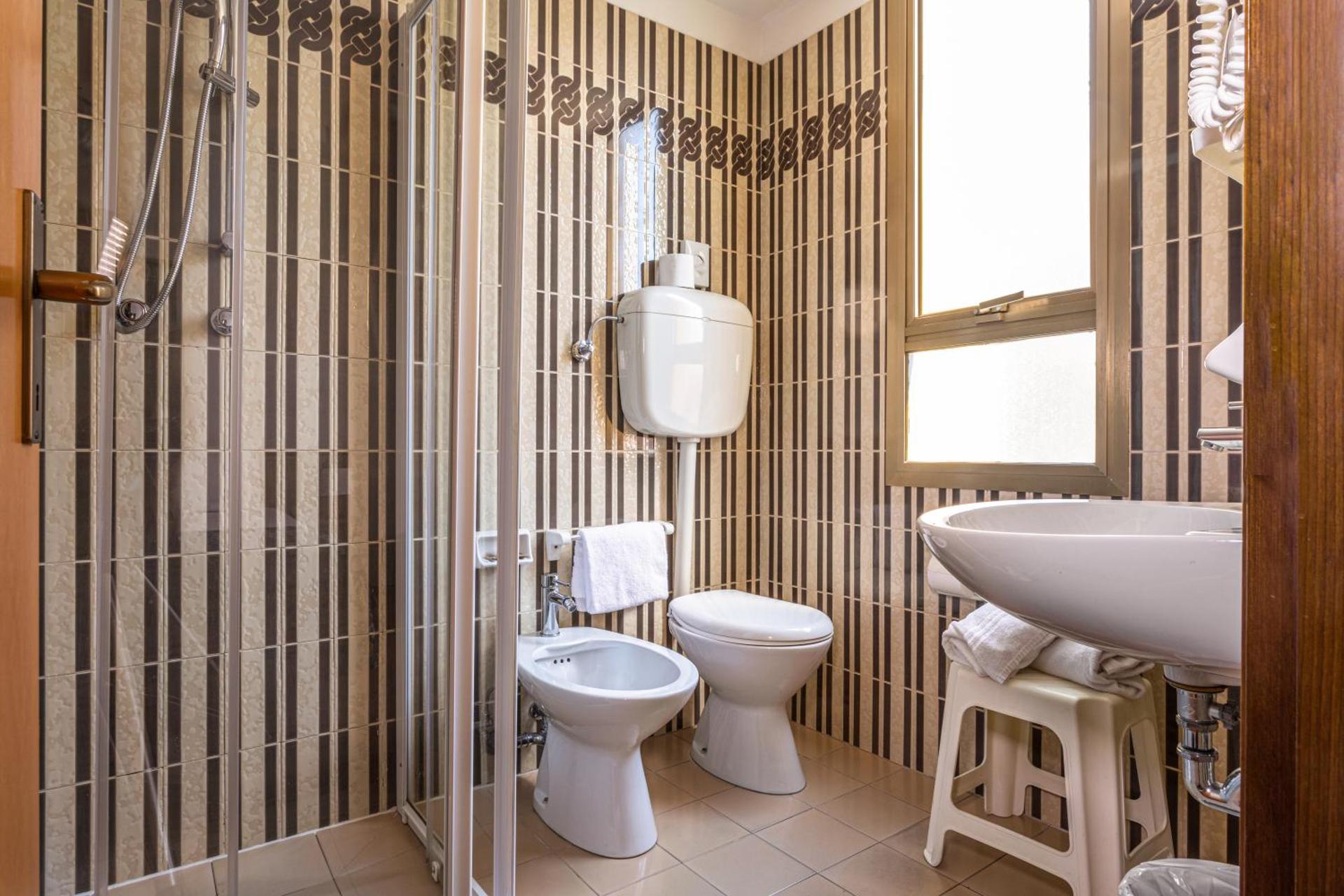 Hotel Diana - Photo 59