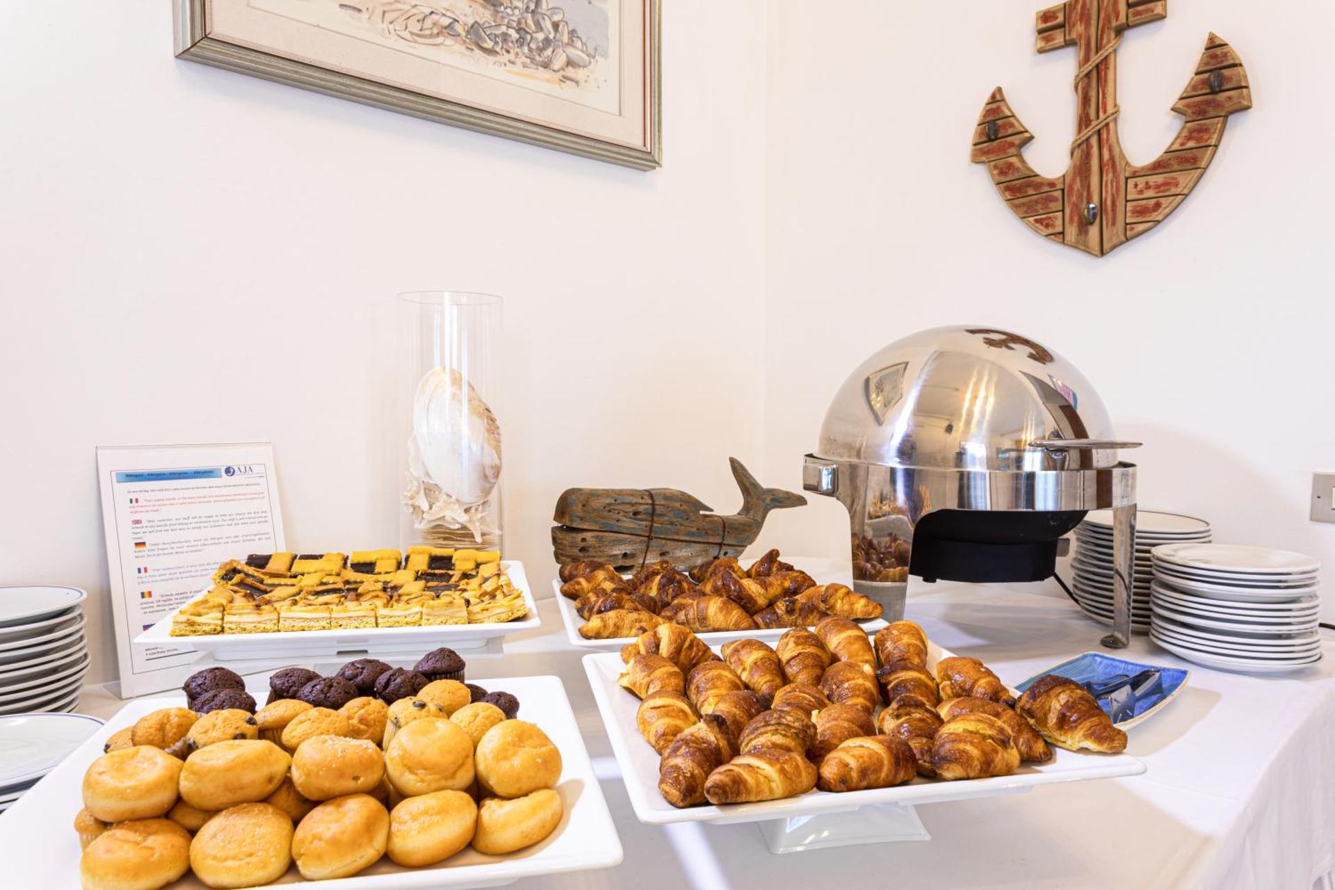 Hotel Diana - Photo 38