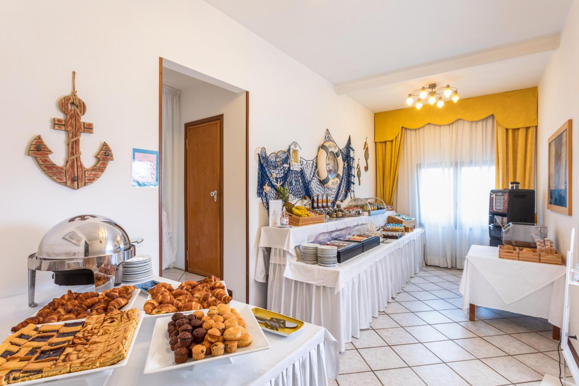 Hotel Diana - Photo 39