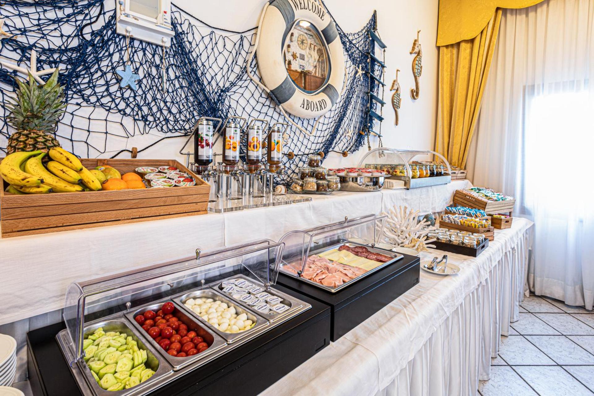 Hotel Diana - Photo 37