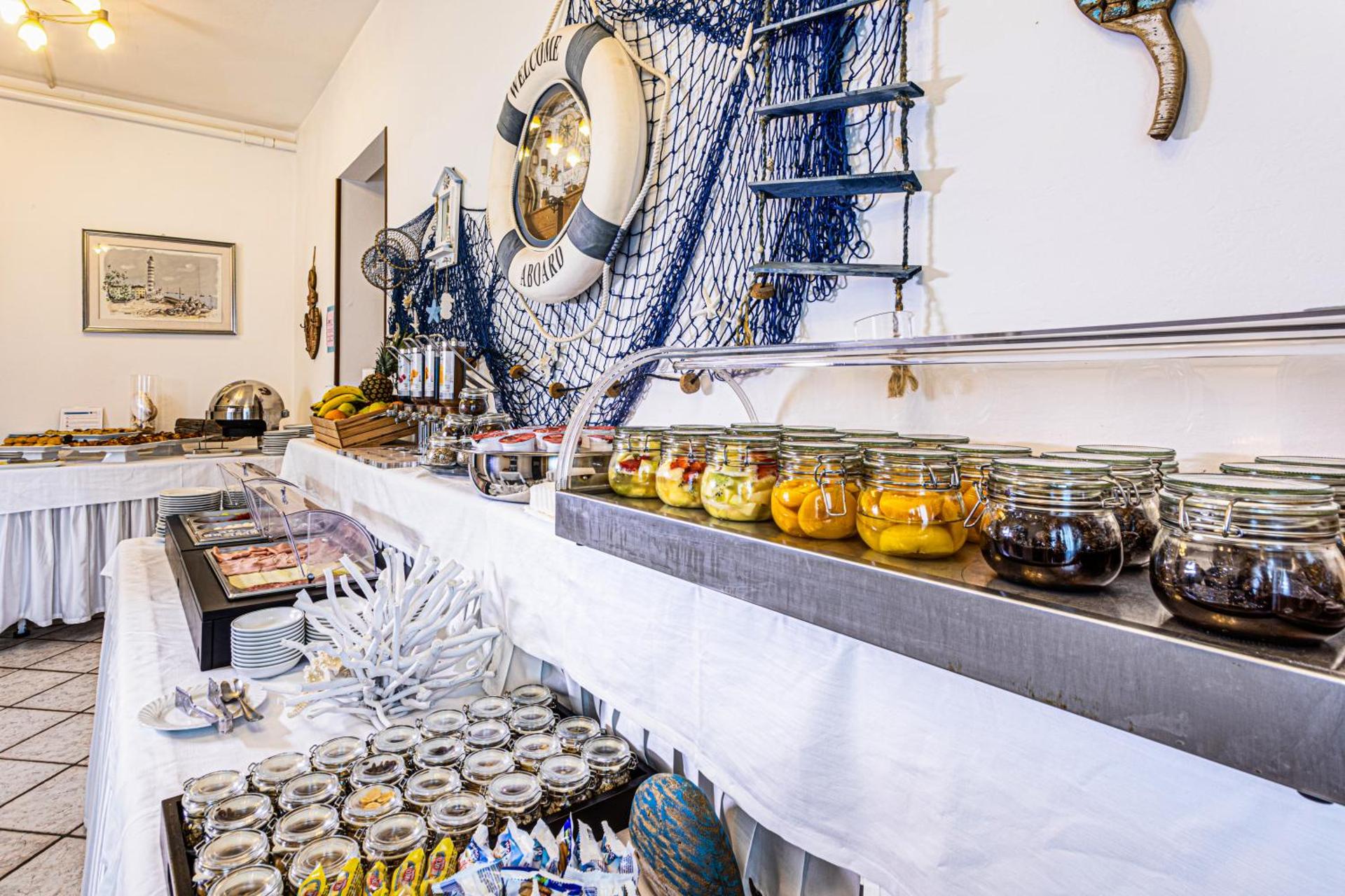 Hotel Diana - Photo 36