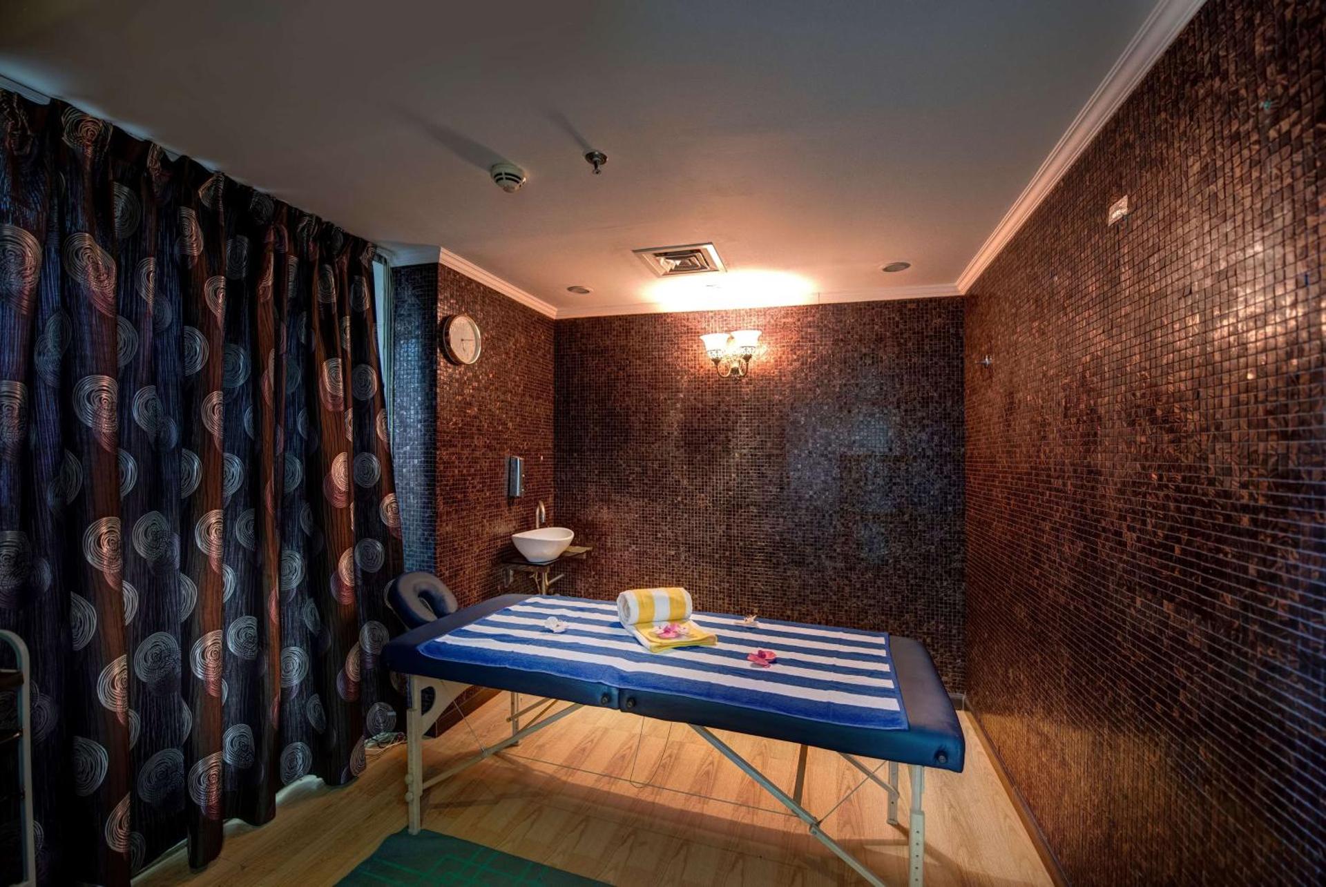 Howard Johnson Plaza by Wyndham Dubai Deira - Photo 2